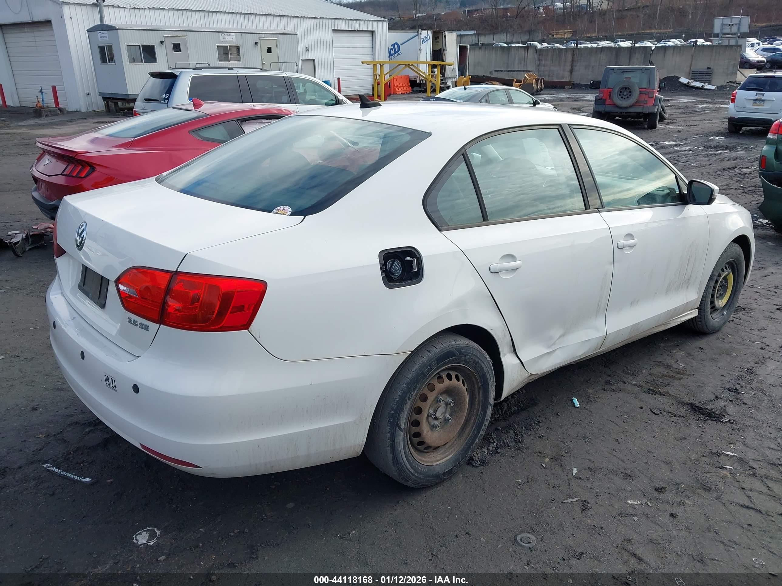 VOLKSWAGEN JETTA image 4