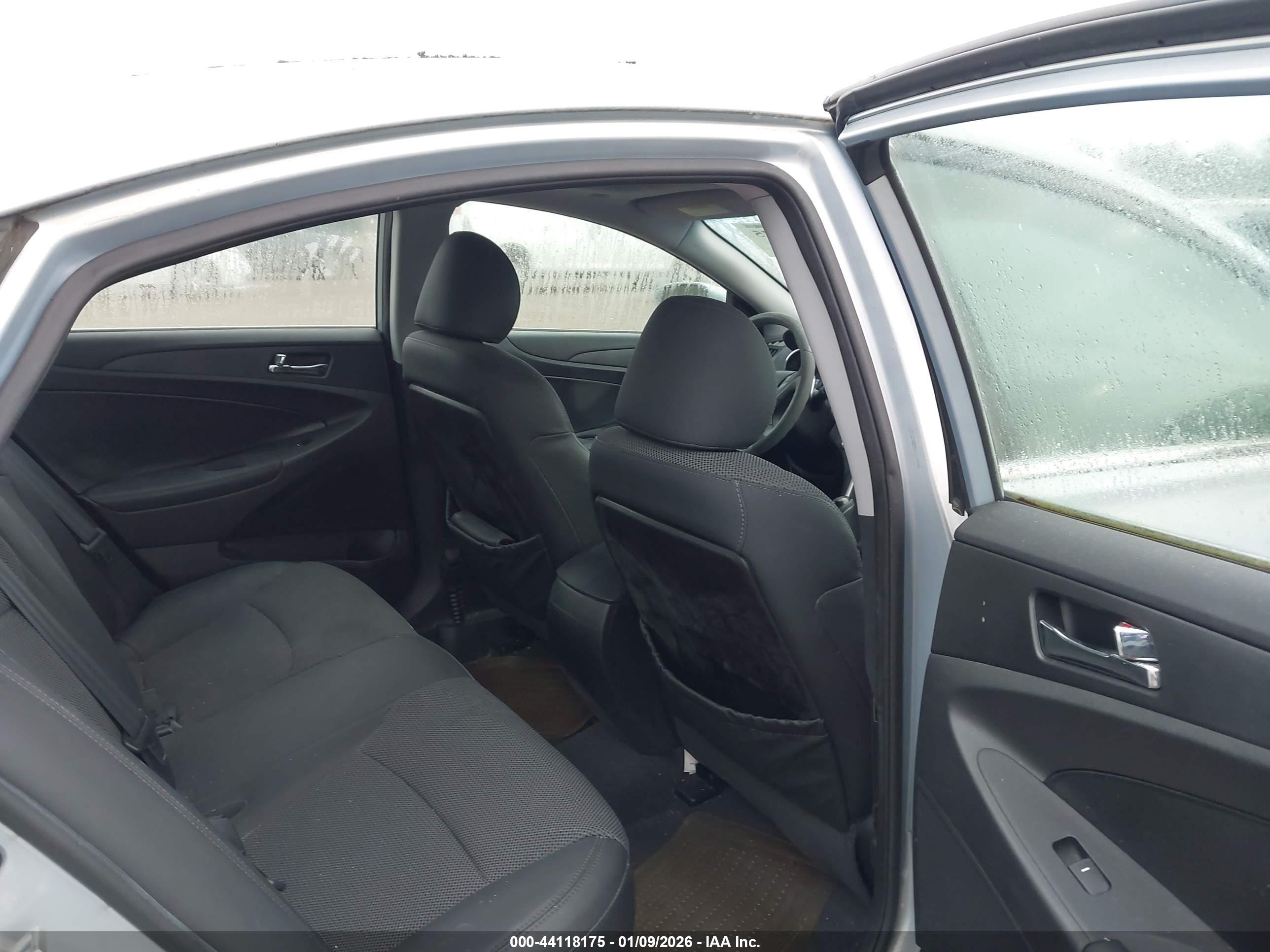 HYUNDAI SONATA image 8