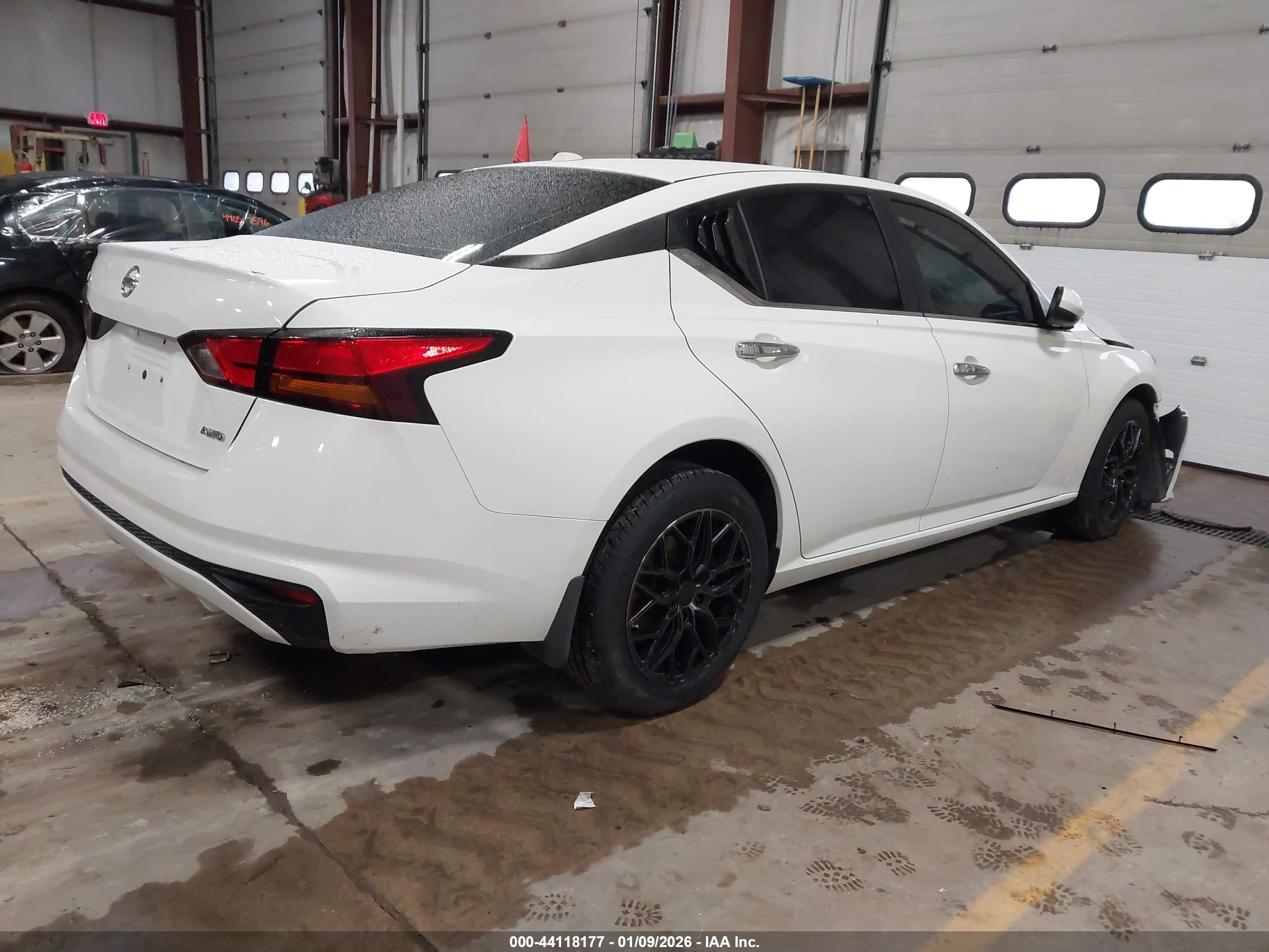 NISSAN ALTIMA image 4