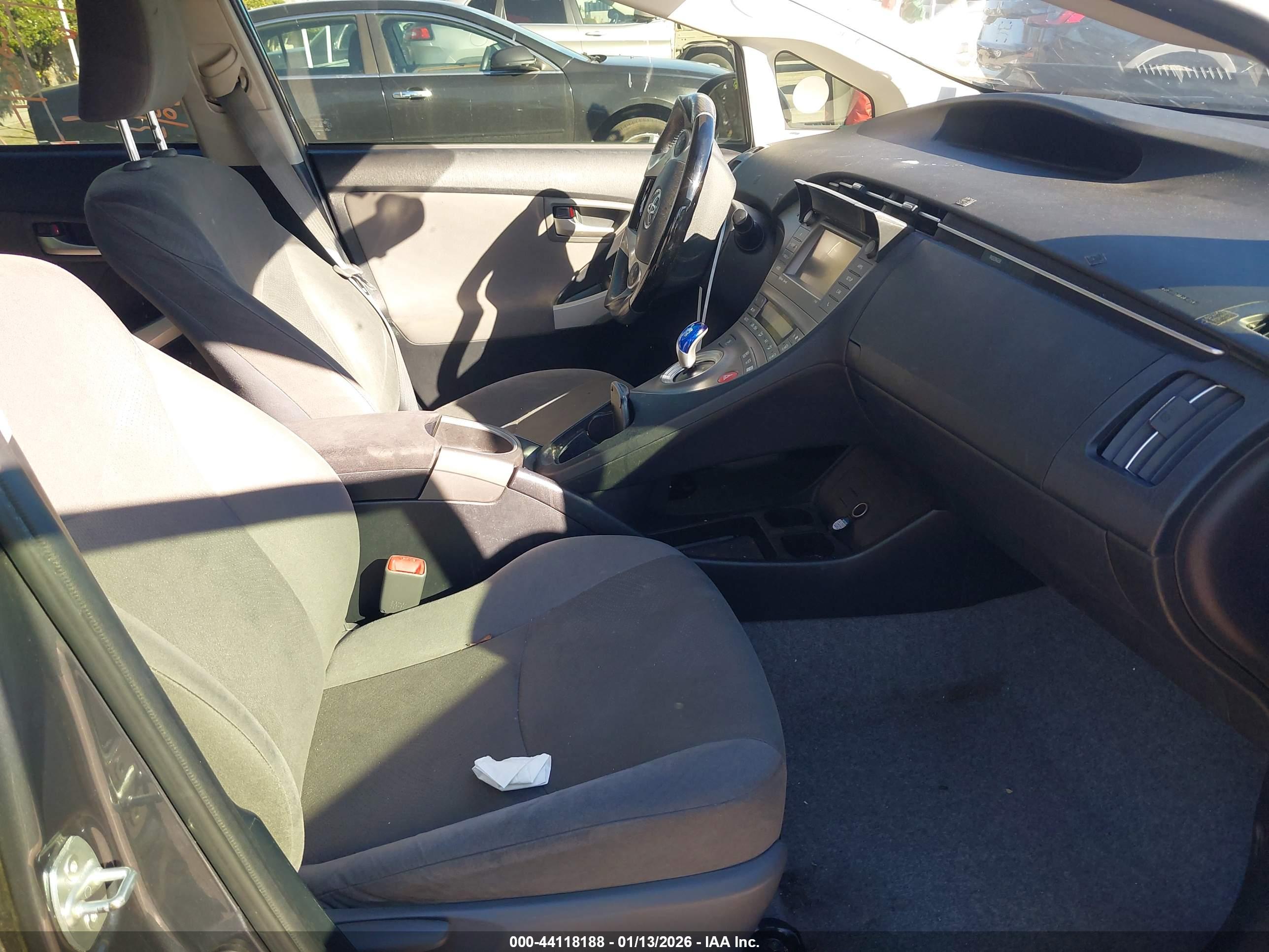 TOYOTA PRIUS image 5