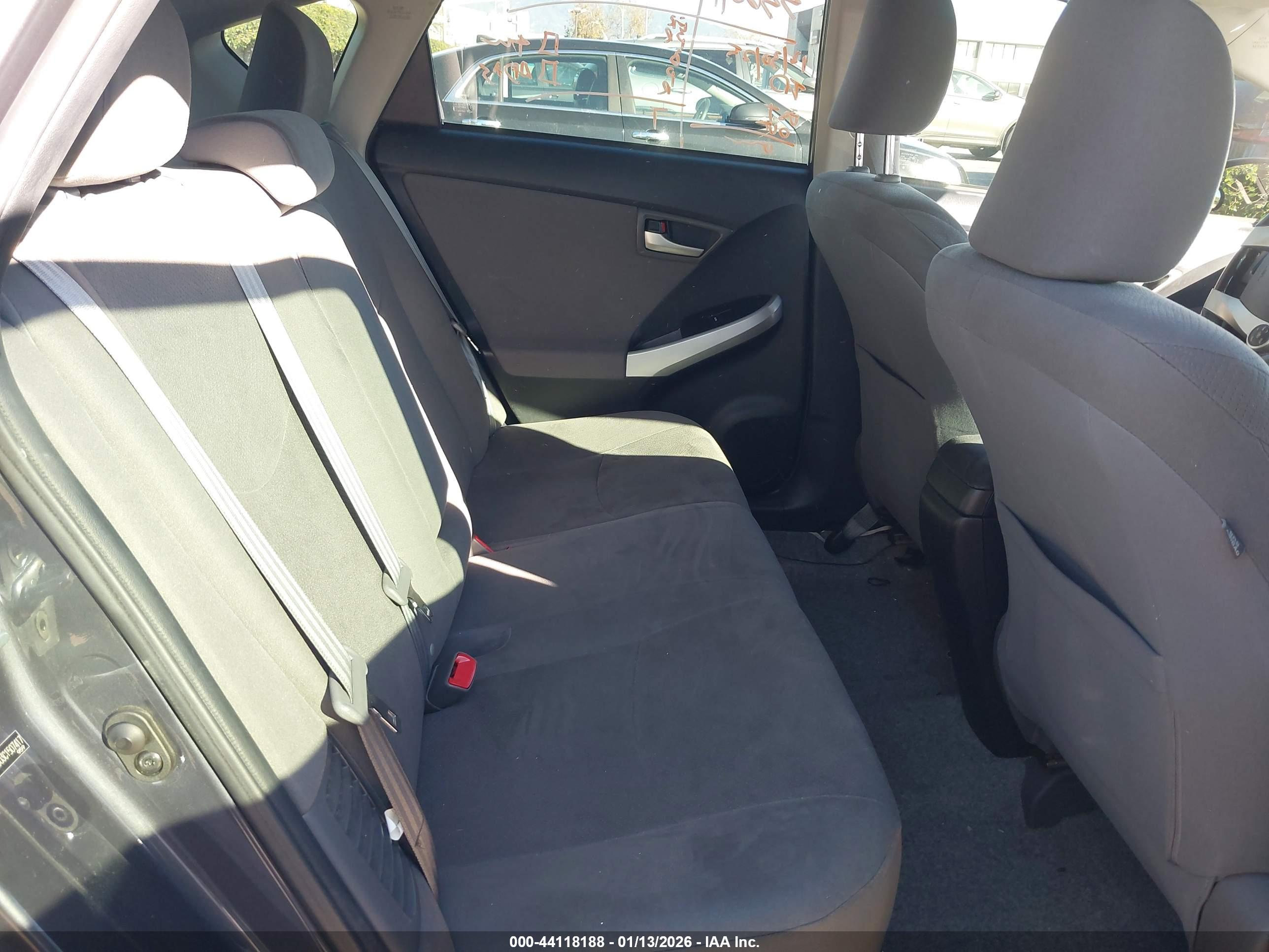 TOYOTA PRIUS image 8