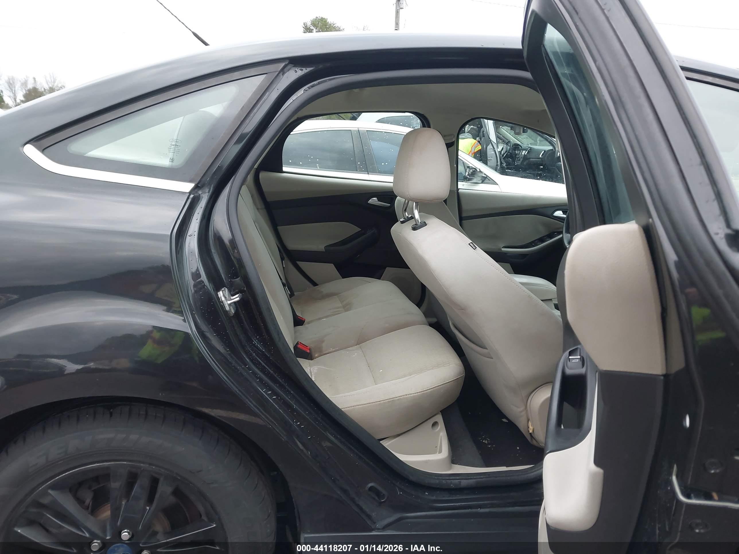 FORD FOCUS image 8