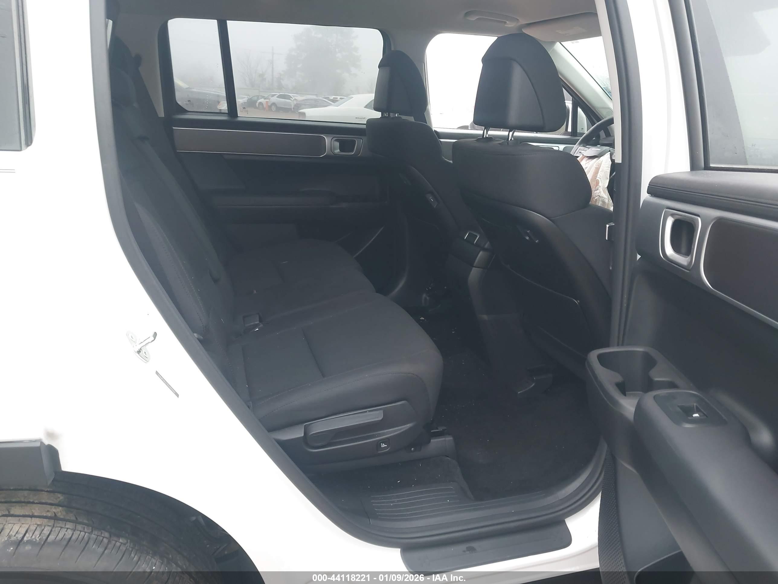 HYUNDAI SANTA image 8