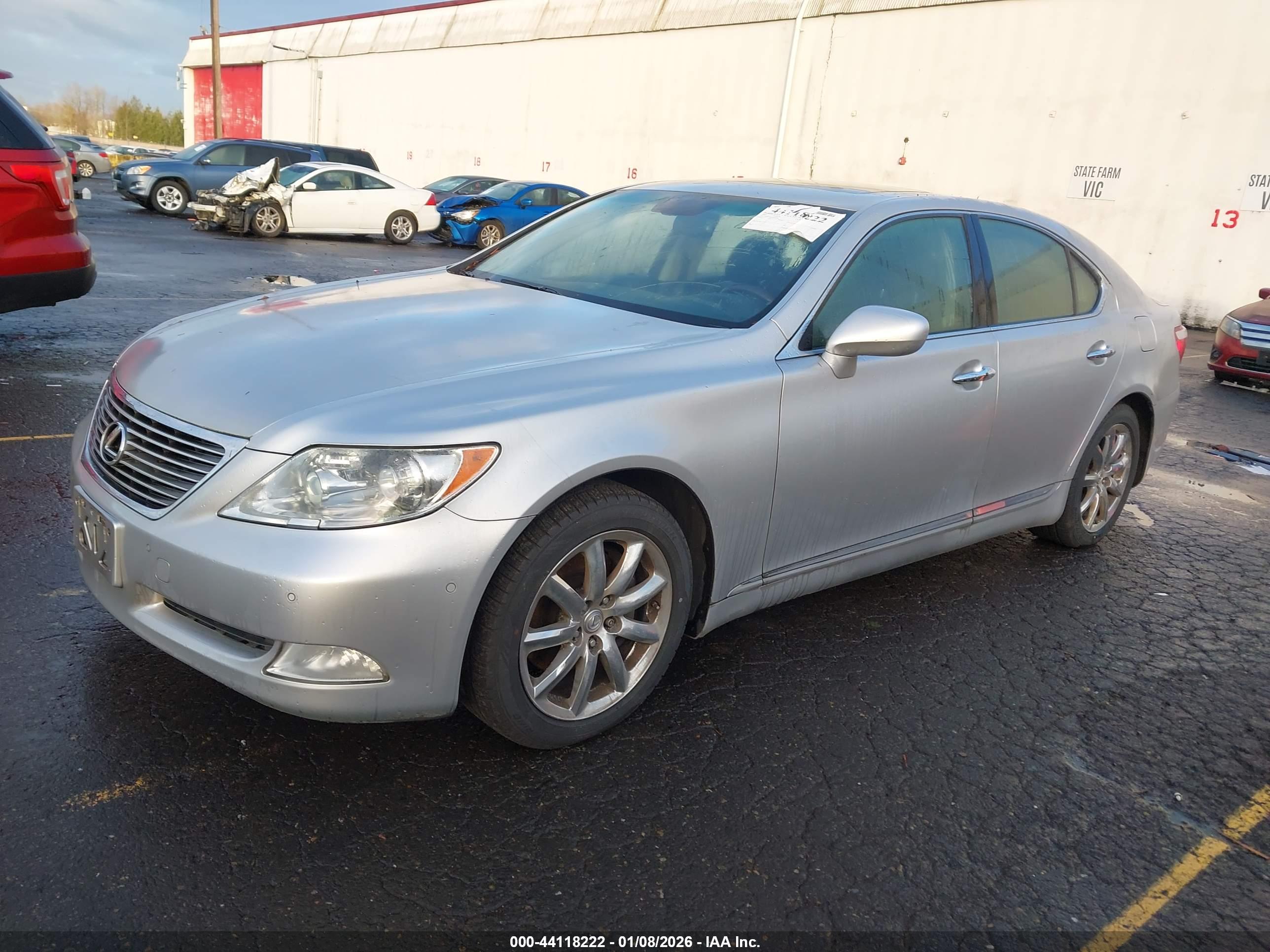 LEXUS LS image 2