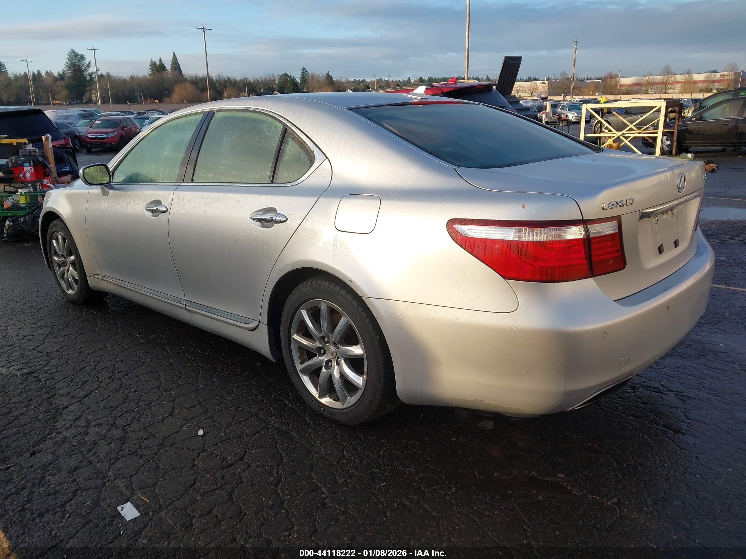 LEXUS LS image 3