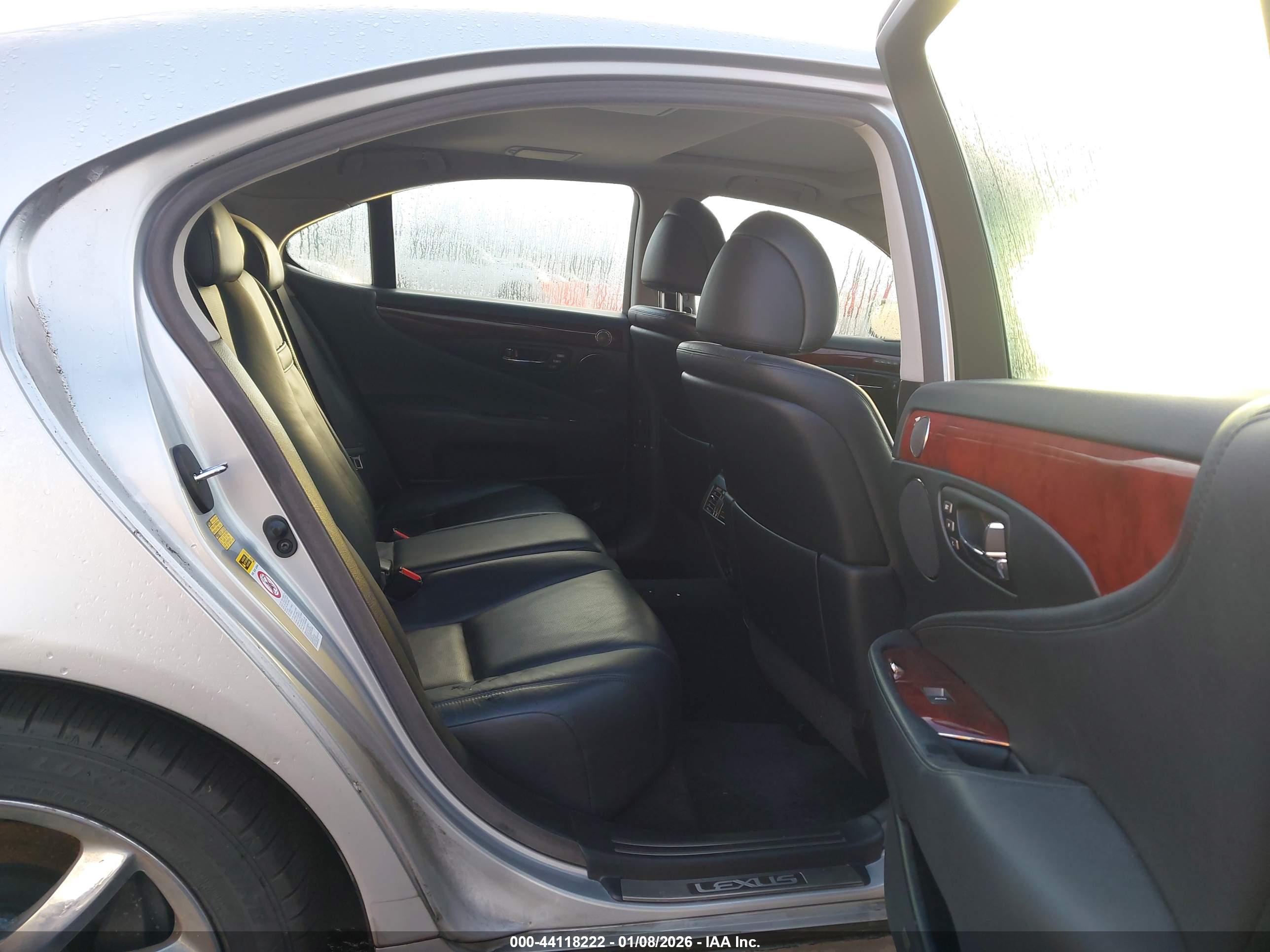 LEXUS LS image 8