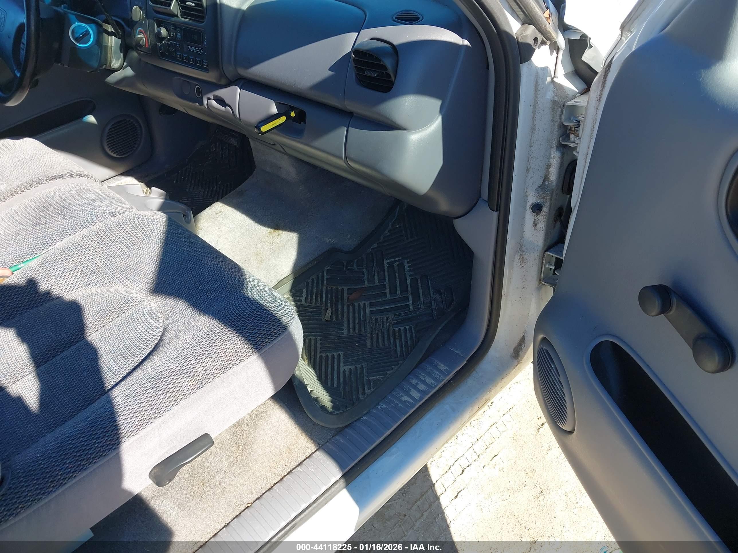 DODGE DAKOTA image 5