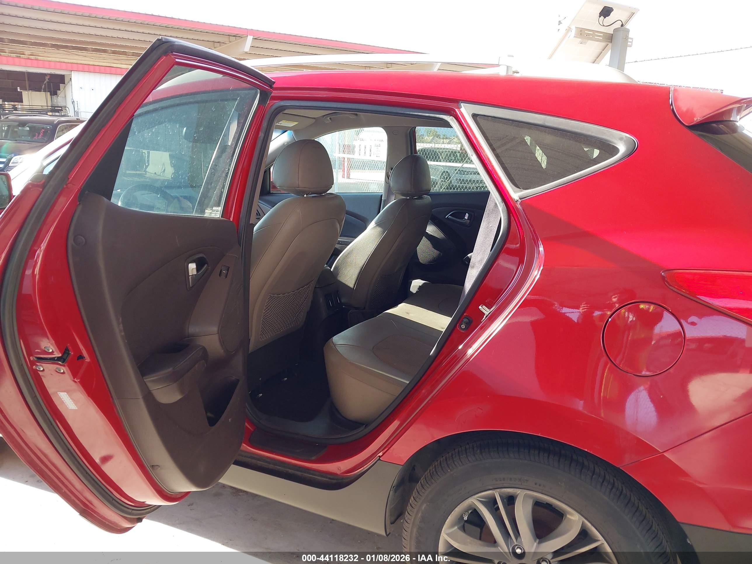 HYUNDAI TUCSON image 8