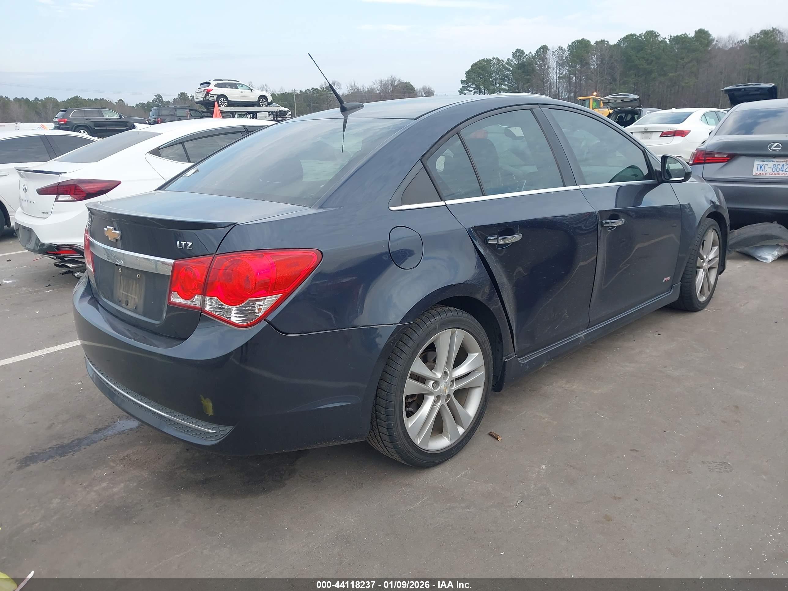 CHEVROLET CRUZE image 4
