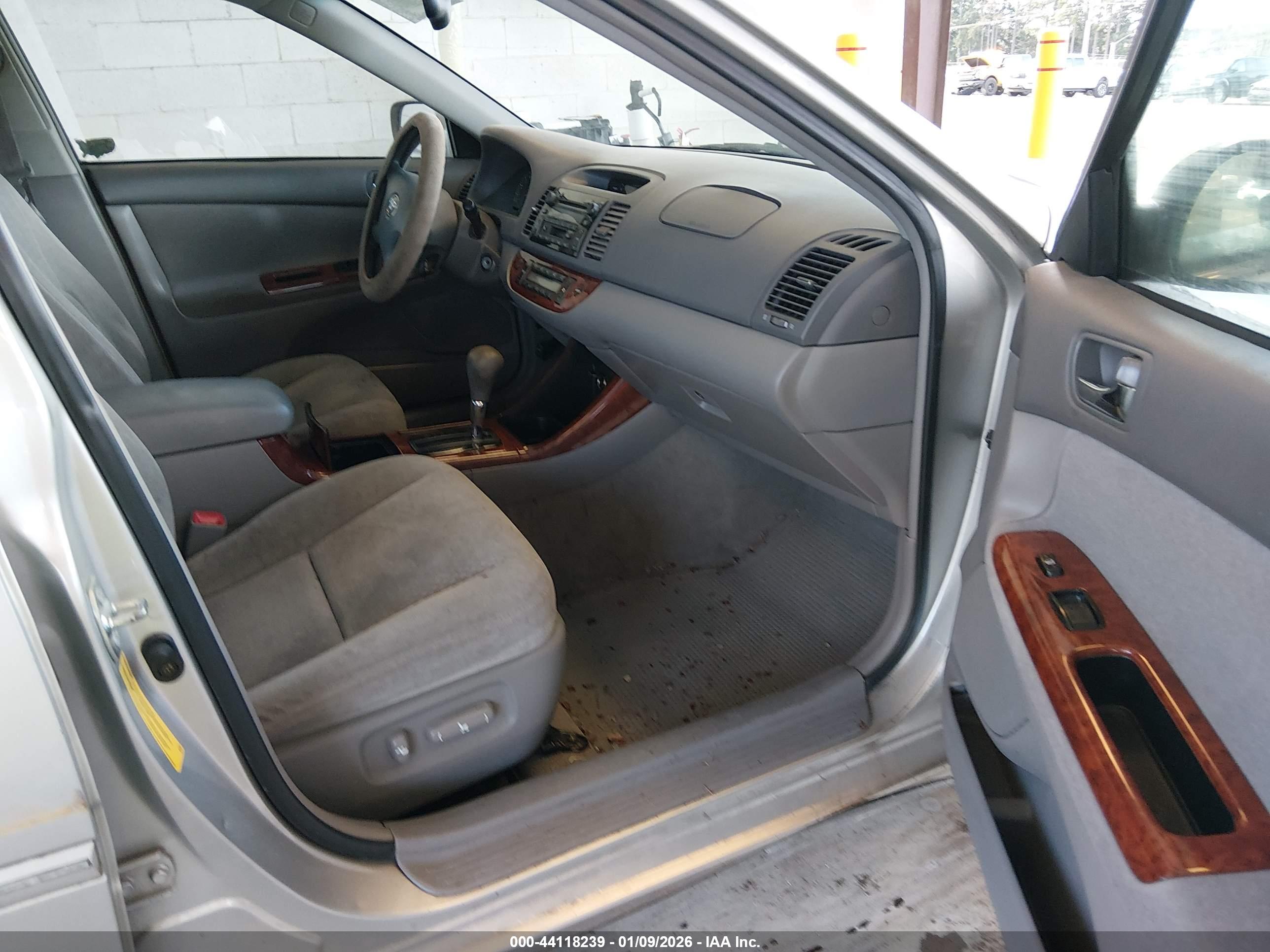 TOYOTA CAMRY image 5