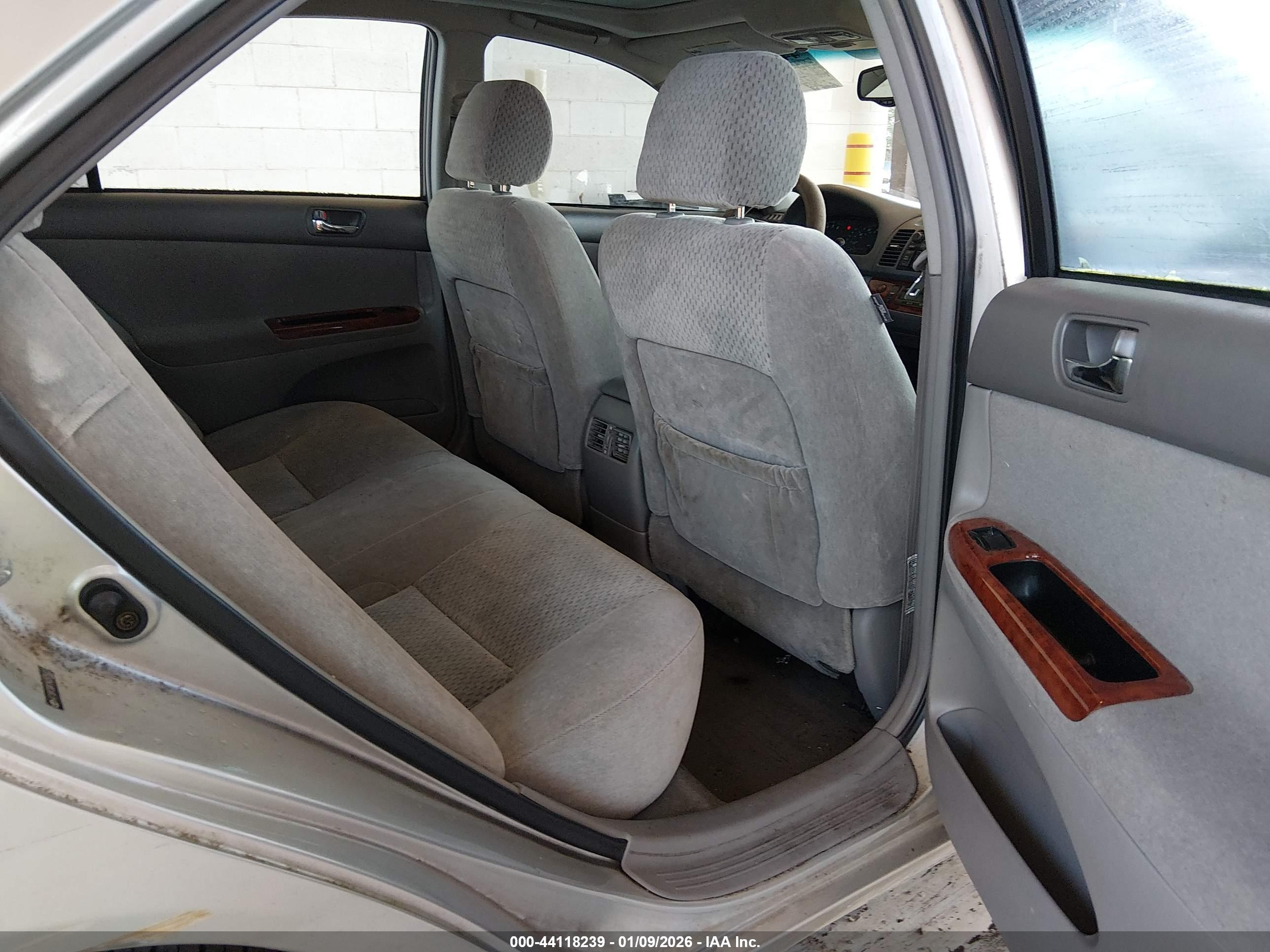 TOYOTA CAMRY image 8