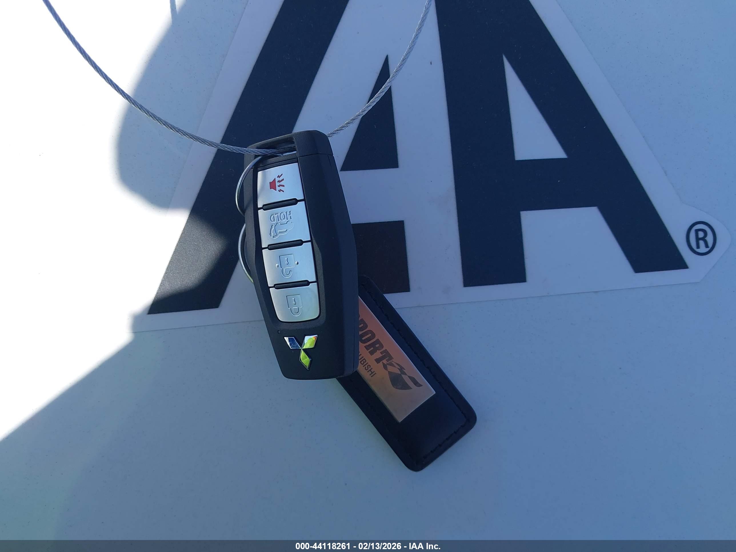 MITSUBISHI OUTLANDER image 11