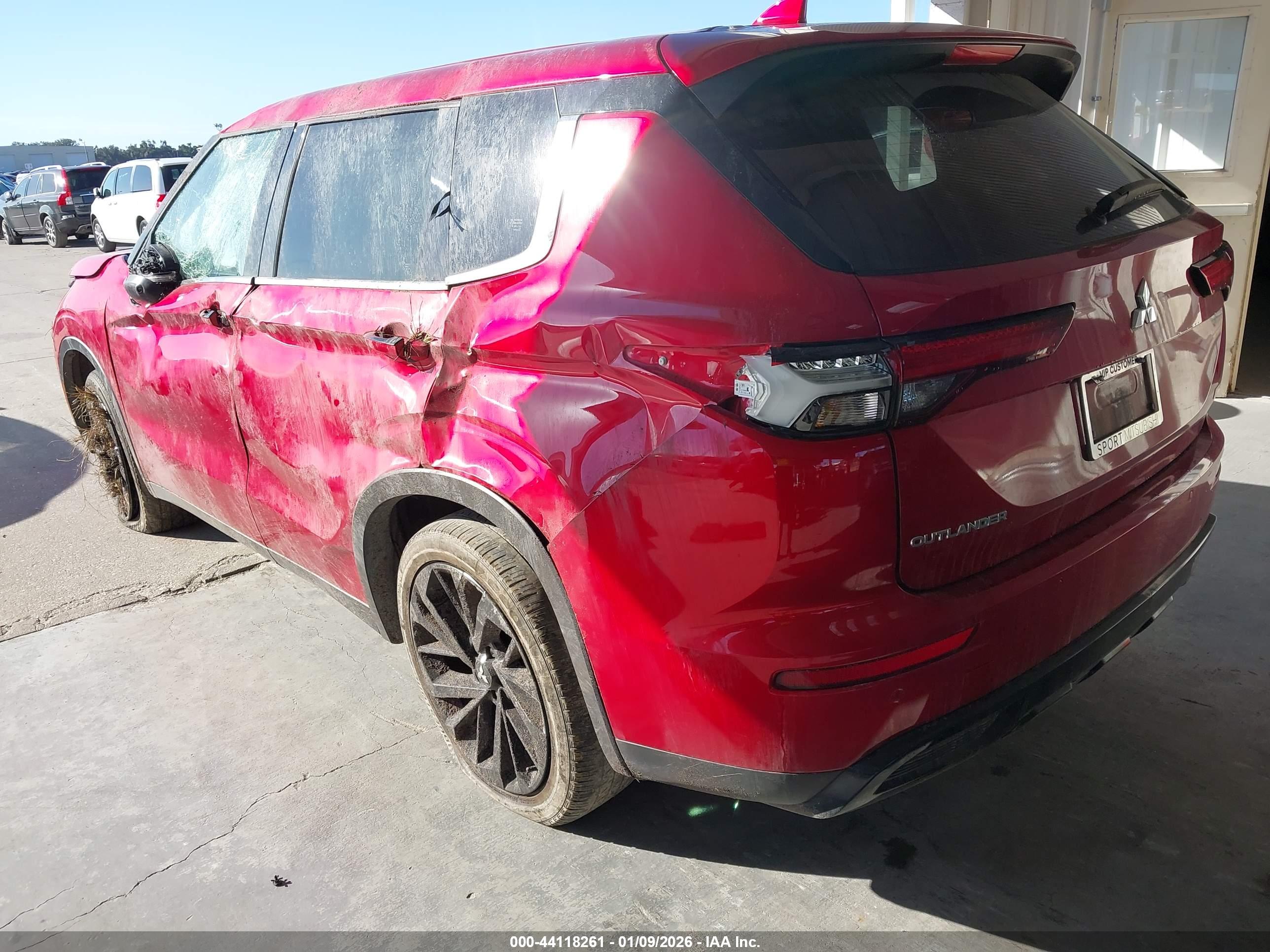 MITSUBISHI OUTLANDER image 3