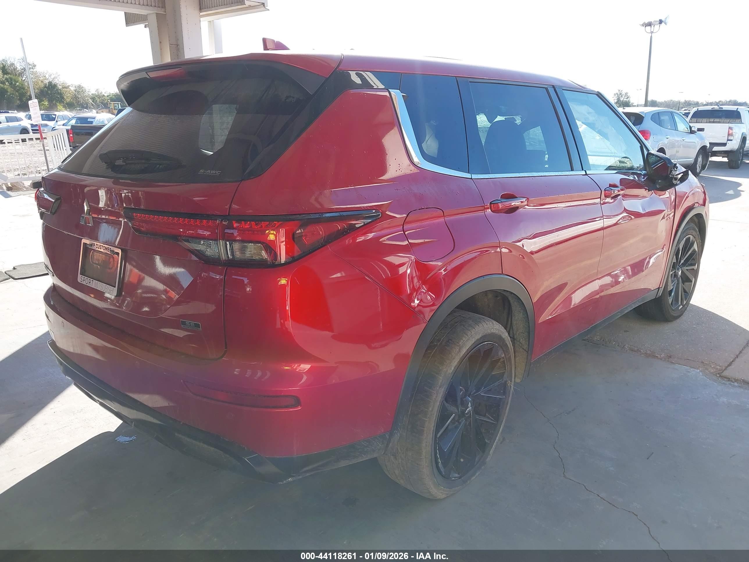 MITSUBISHI OUTLANDER image 4