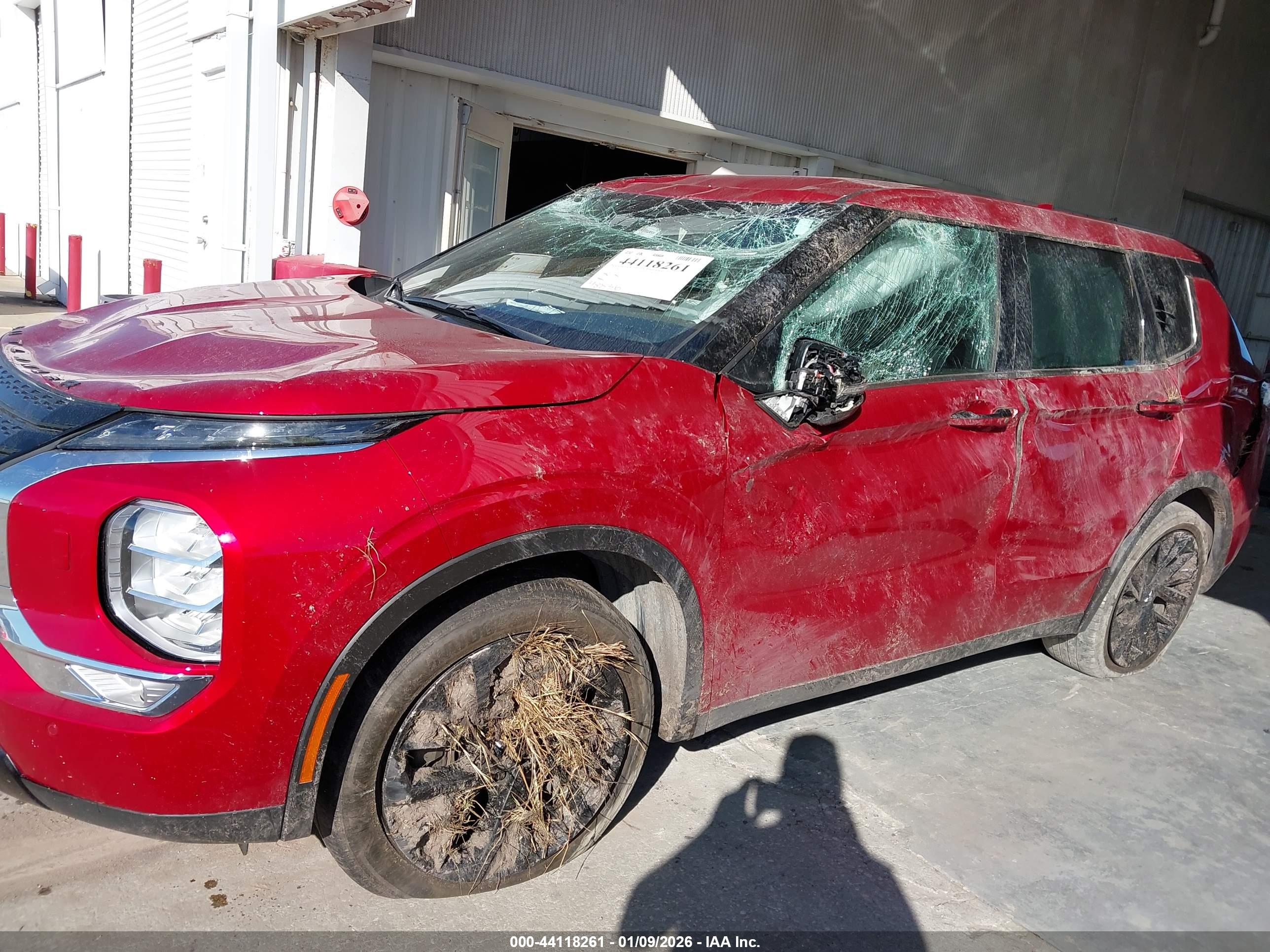 MITSUBISHI OUTLANDER image 6
