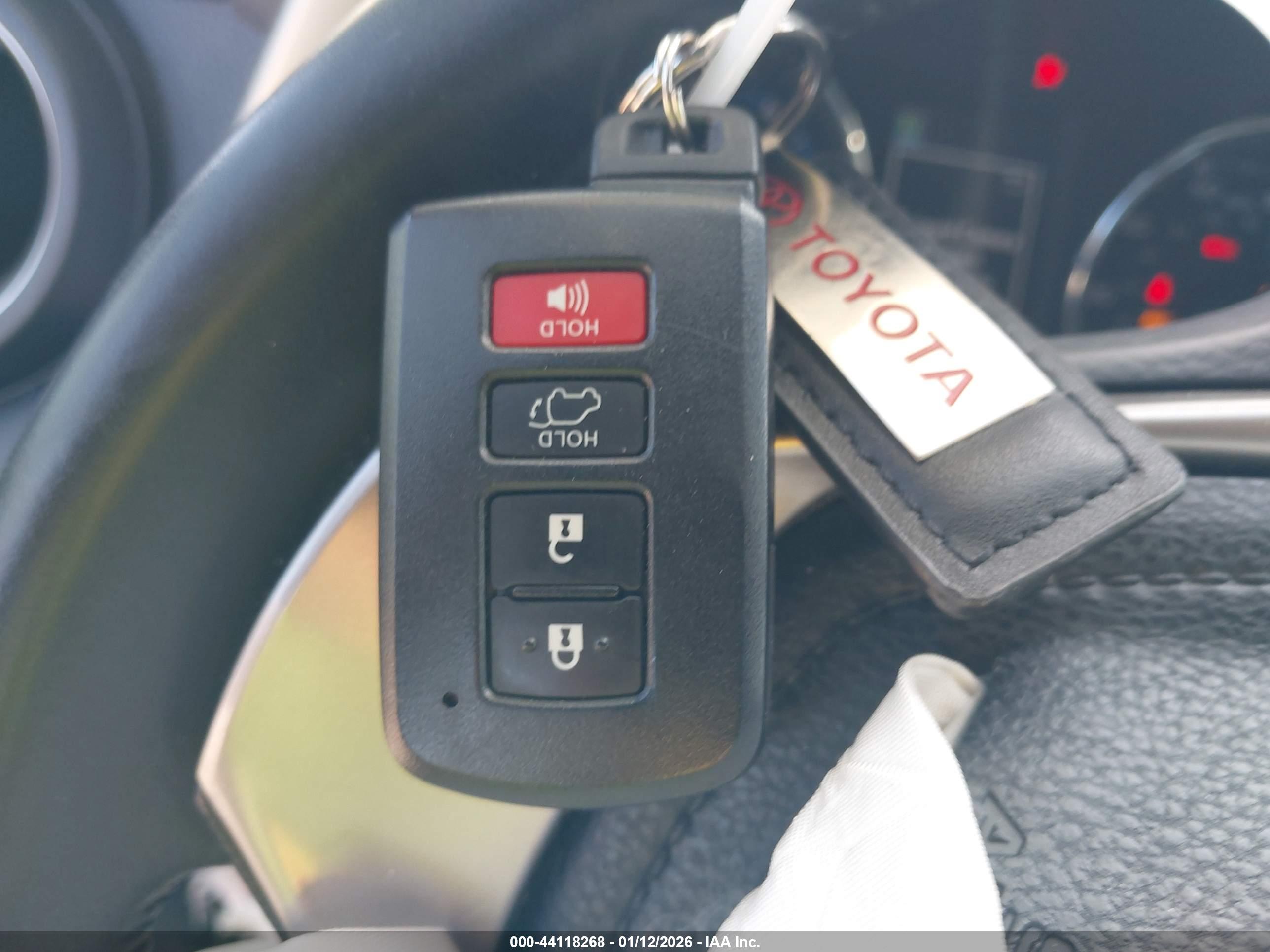 TOYOTA RAV4 image 11