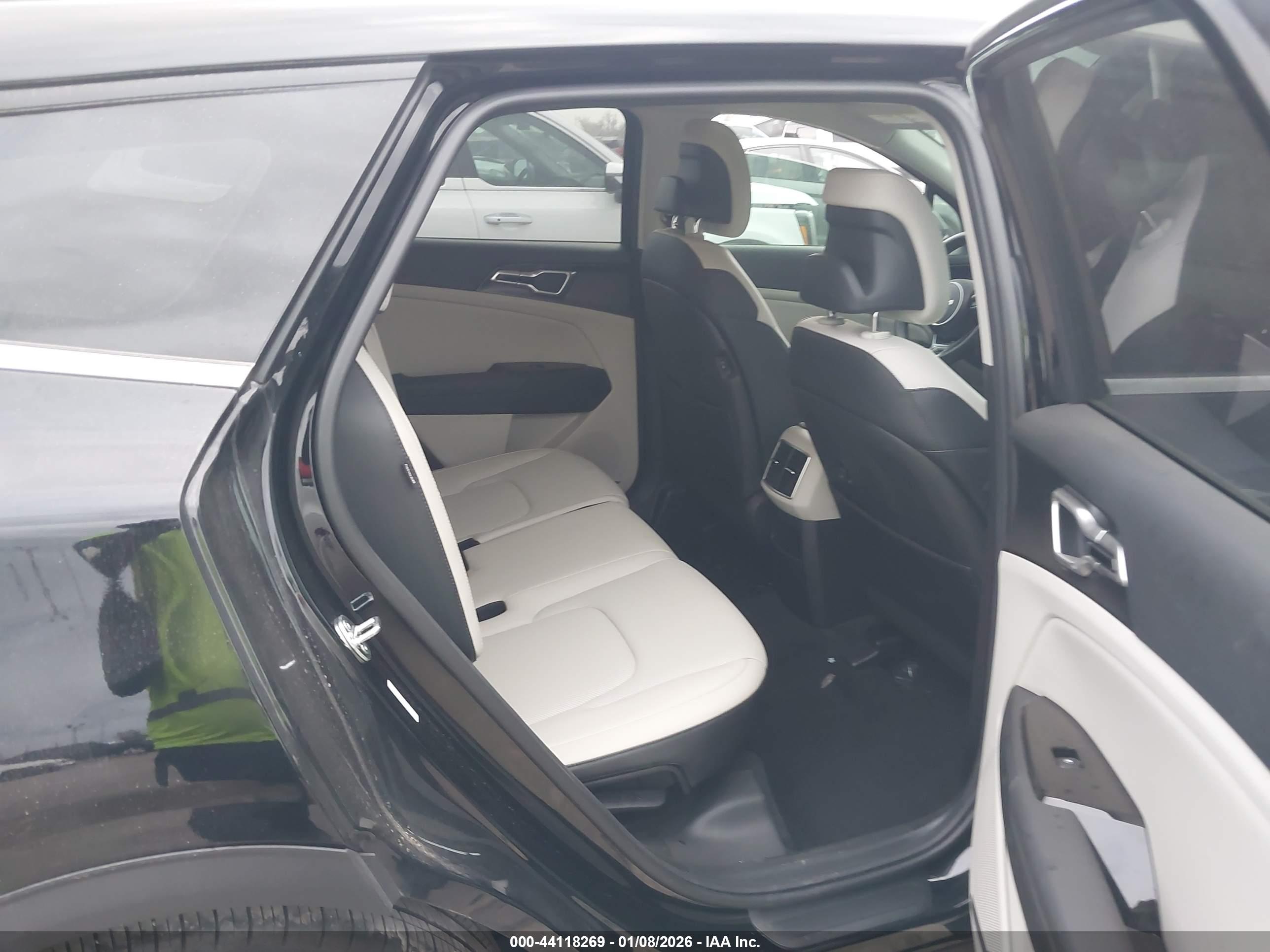 KIA SPORTAGE image 8