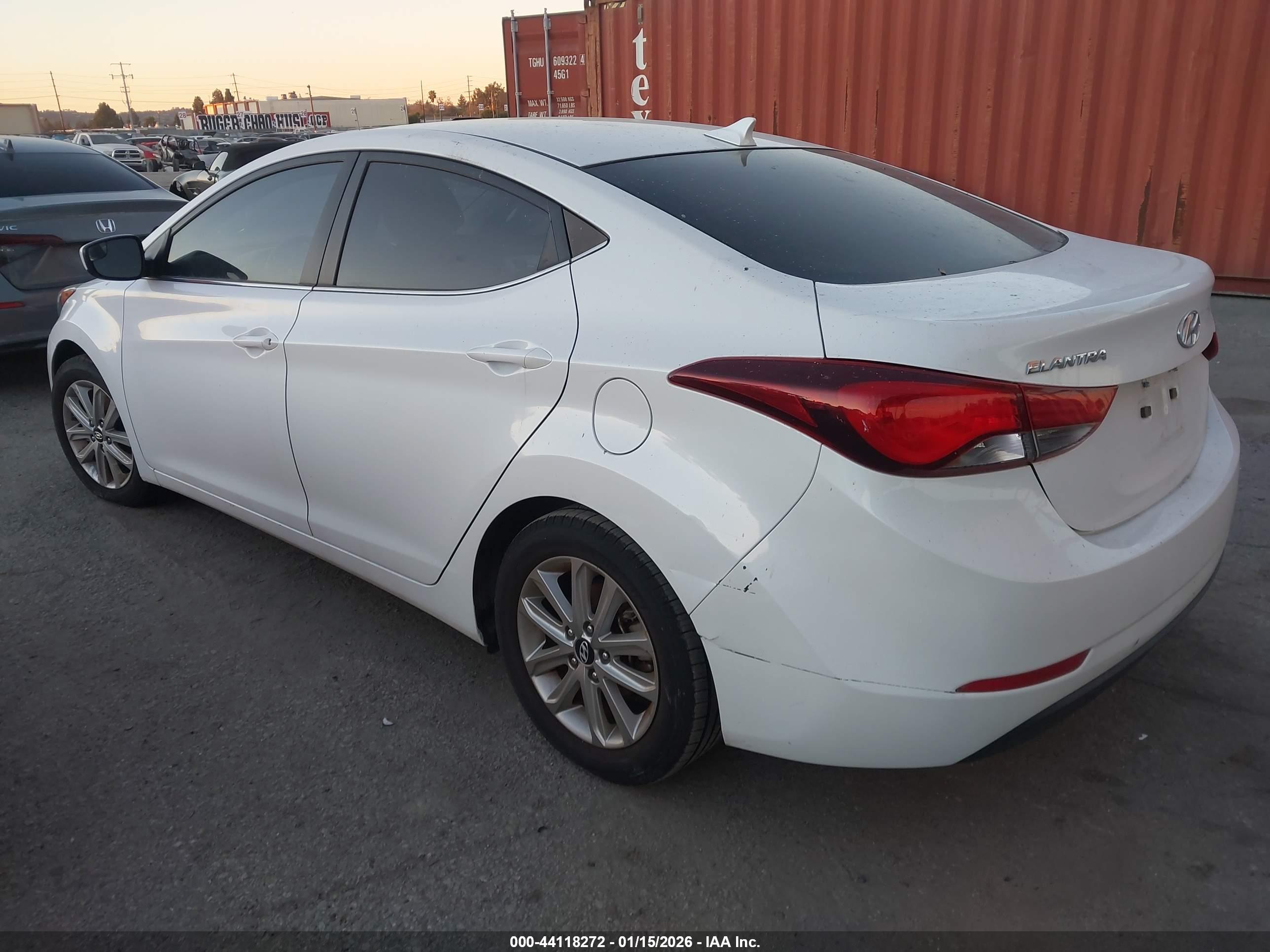HYUNDAI ELANTRA image 3
