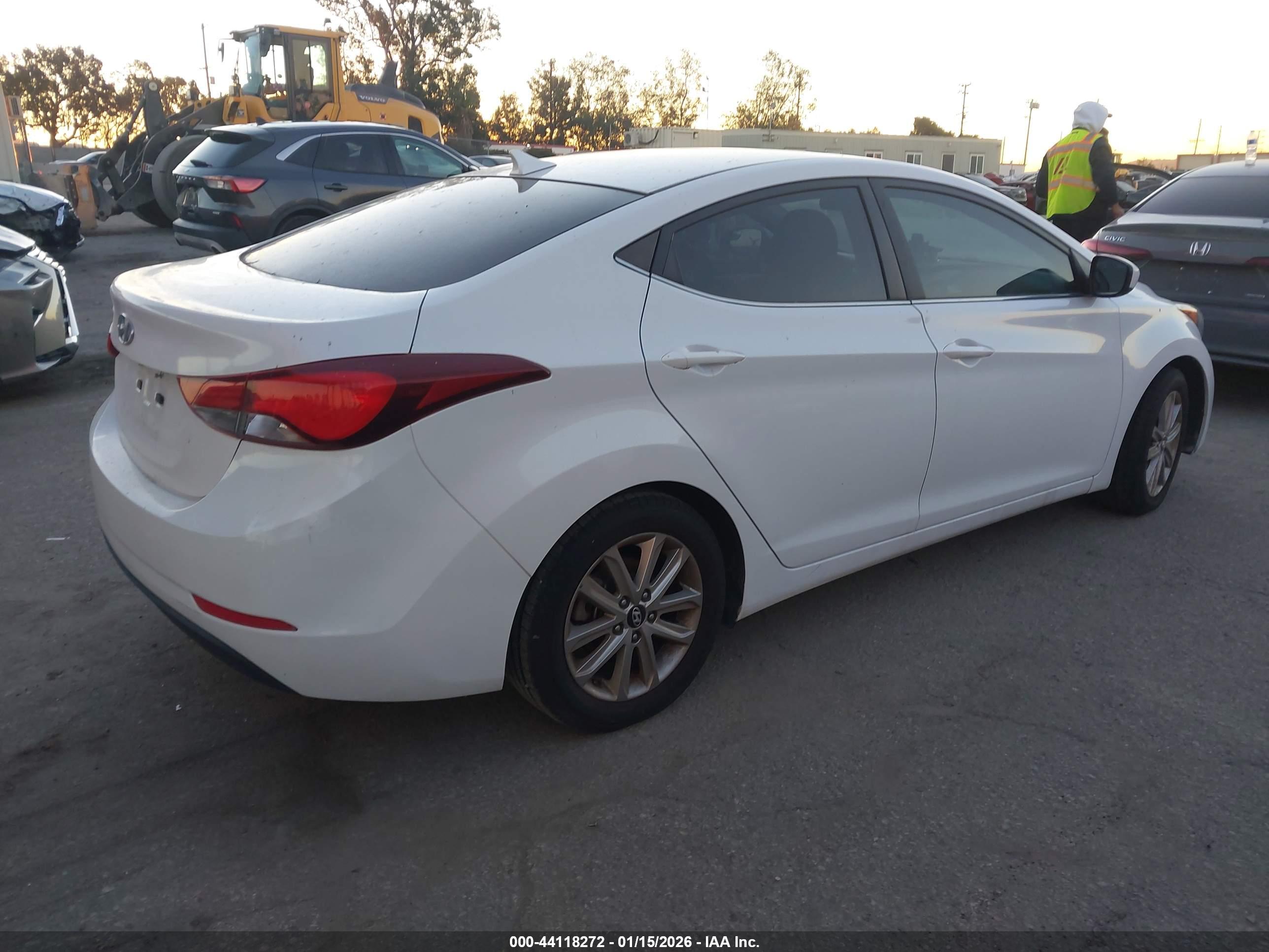 HYUNDAI ELANTRA image 4