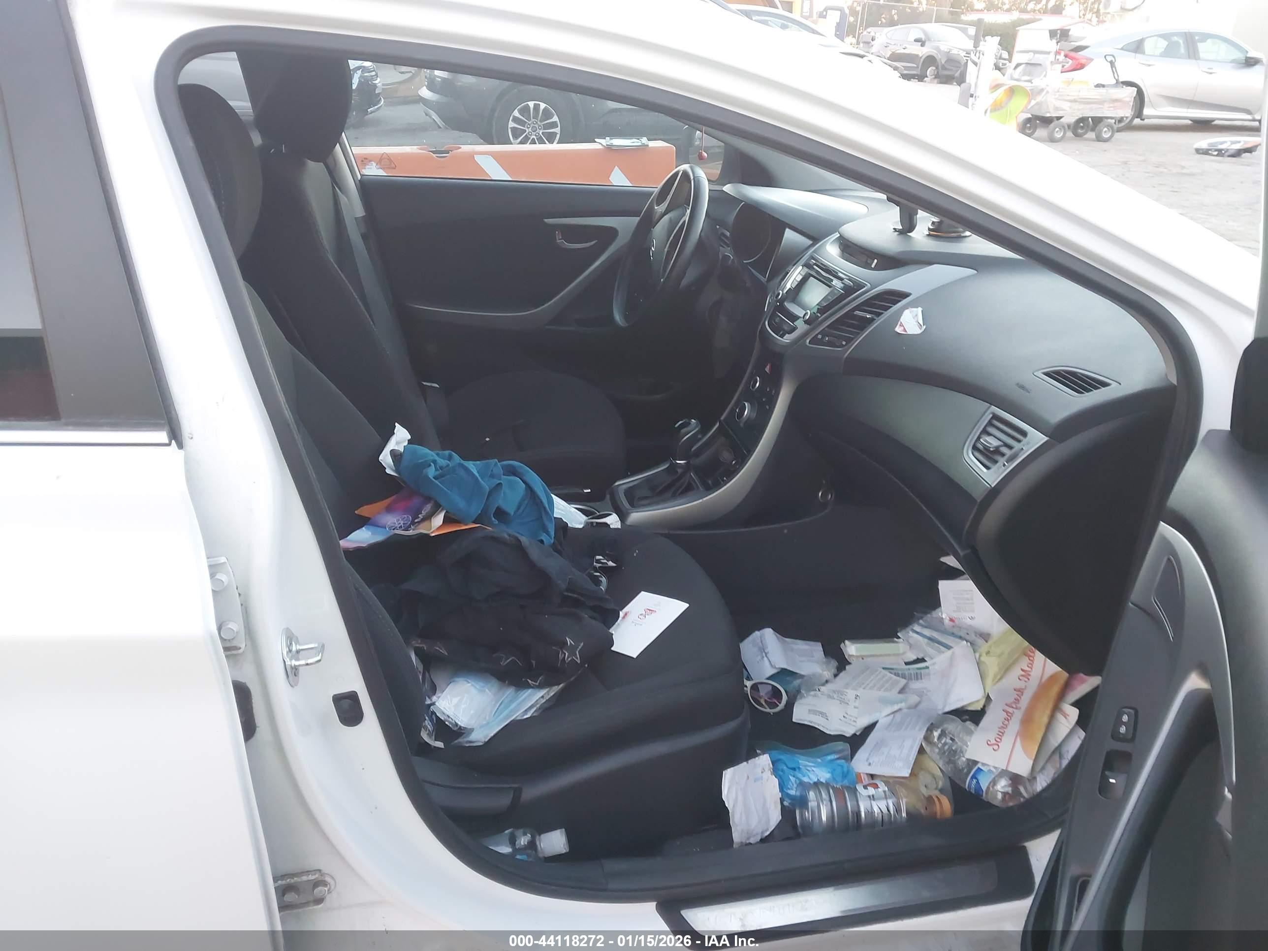 HYUNDAI ELANTRA image 5