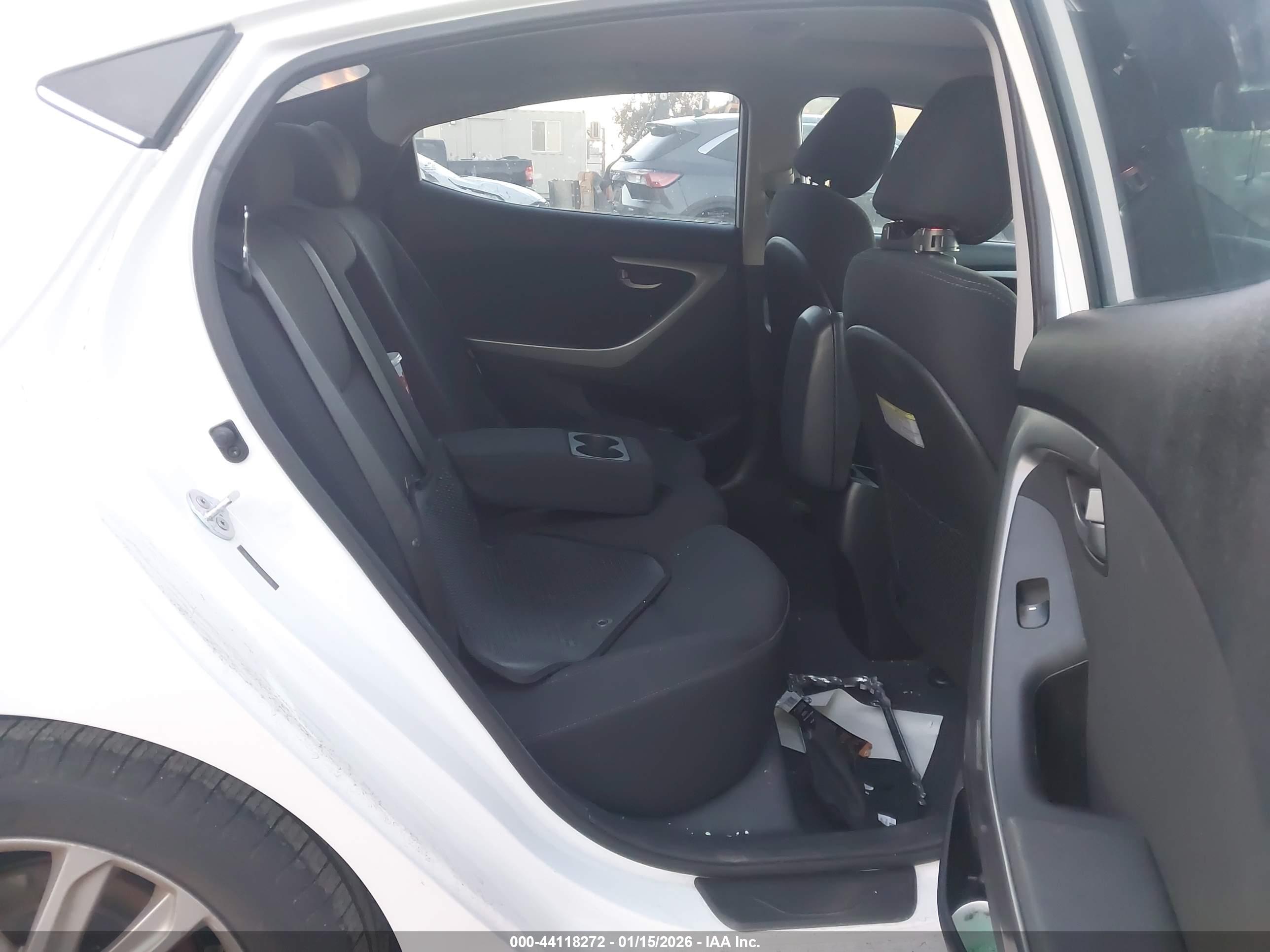 HYUNDAI ELANTRA image 8