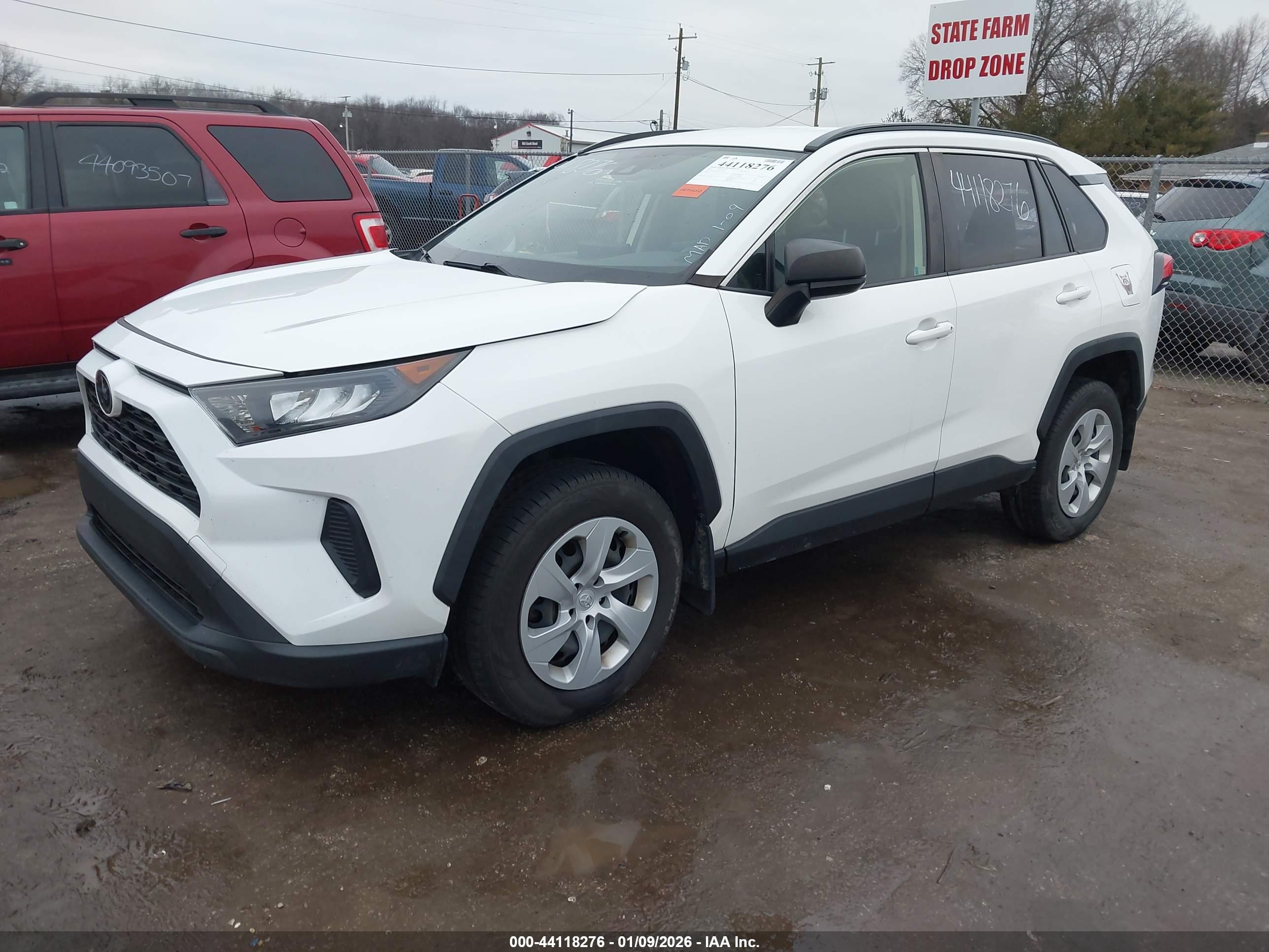 TOYOTA RAV4 image 2