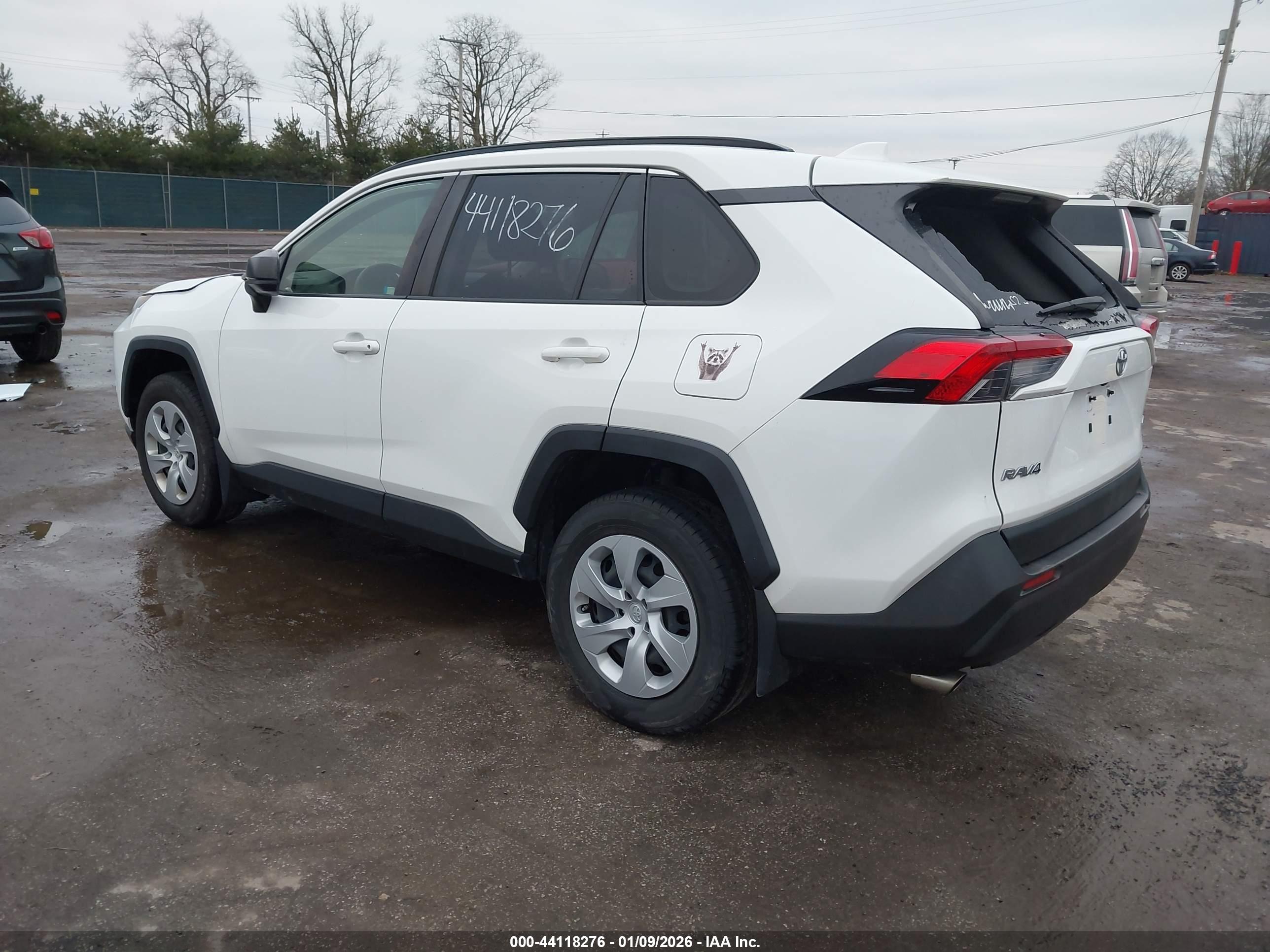 TOYOTA RAV4 image 3