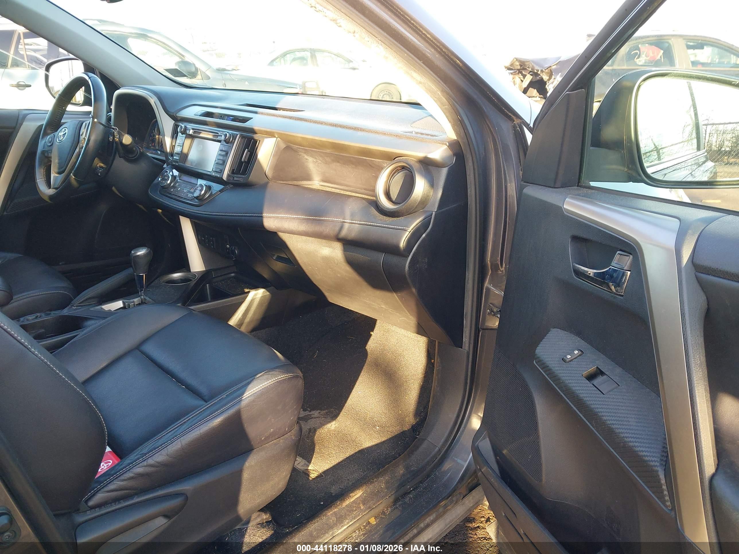TOYOTA RAV4 image 5