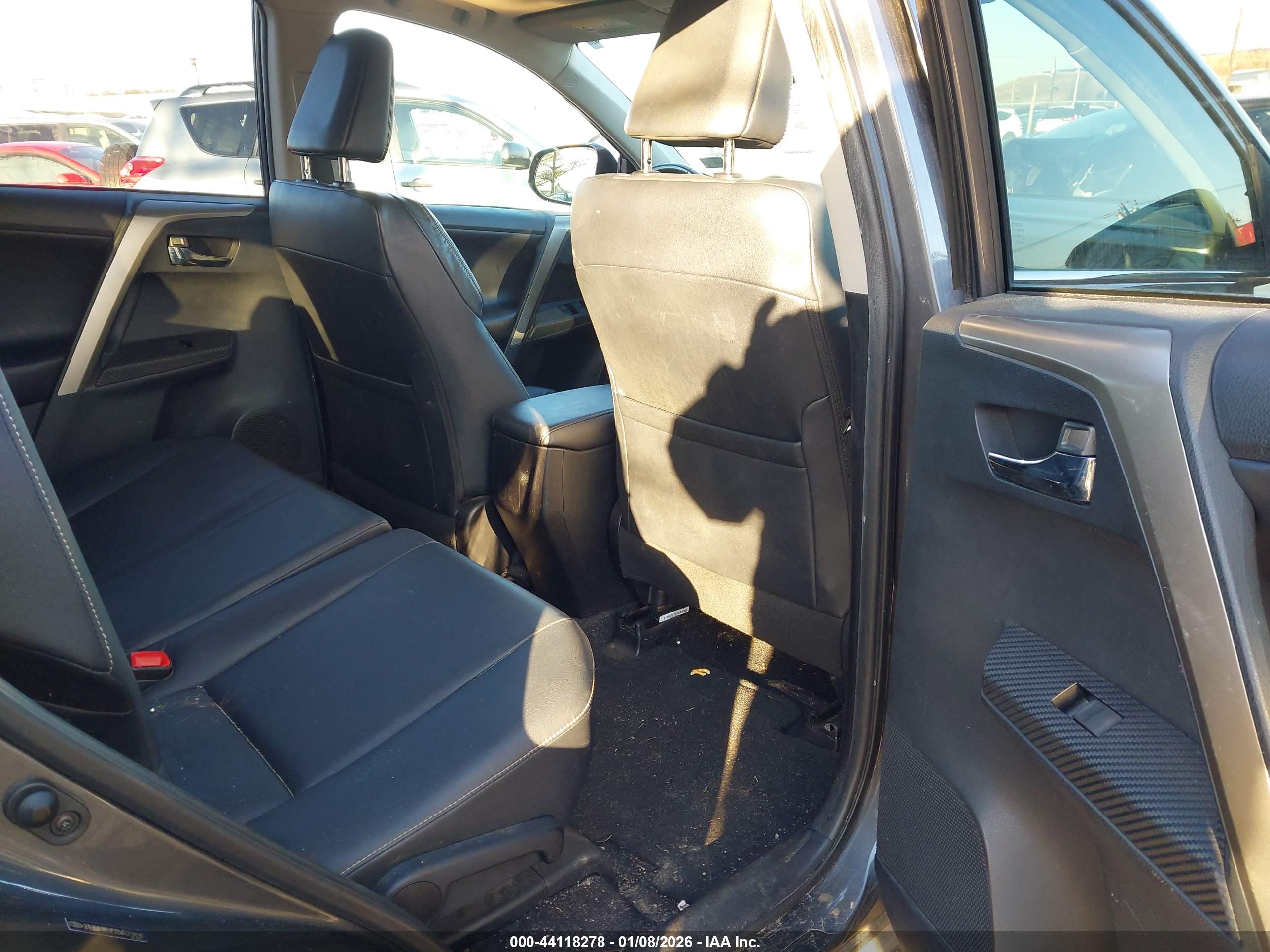 TOYOTA RAV4 image 8