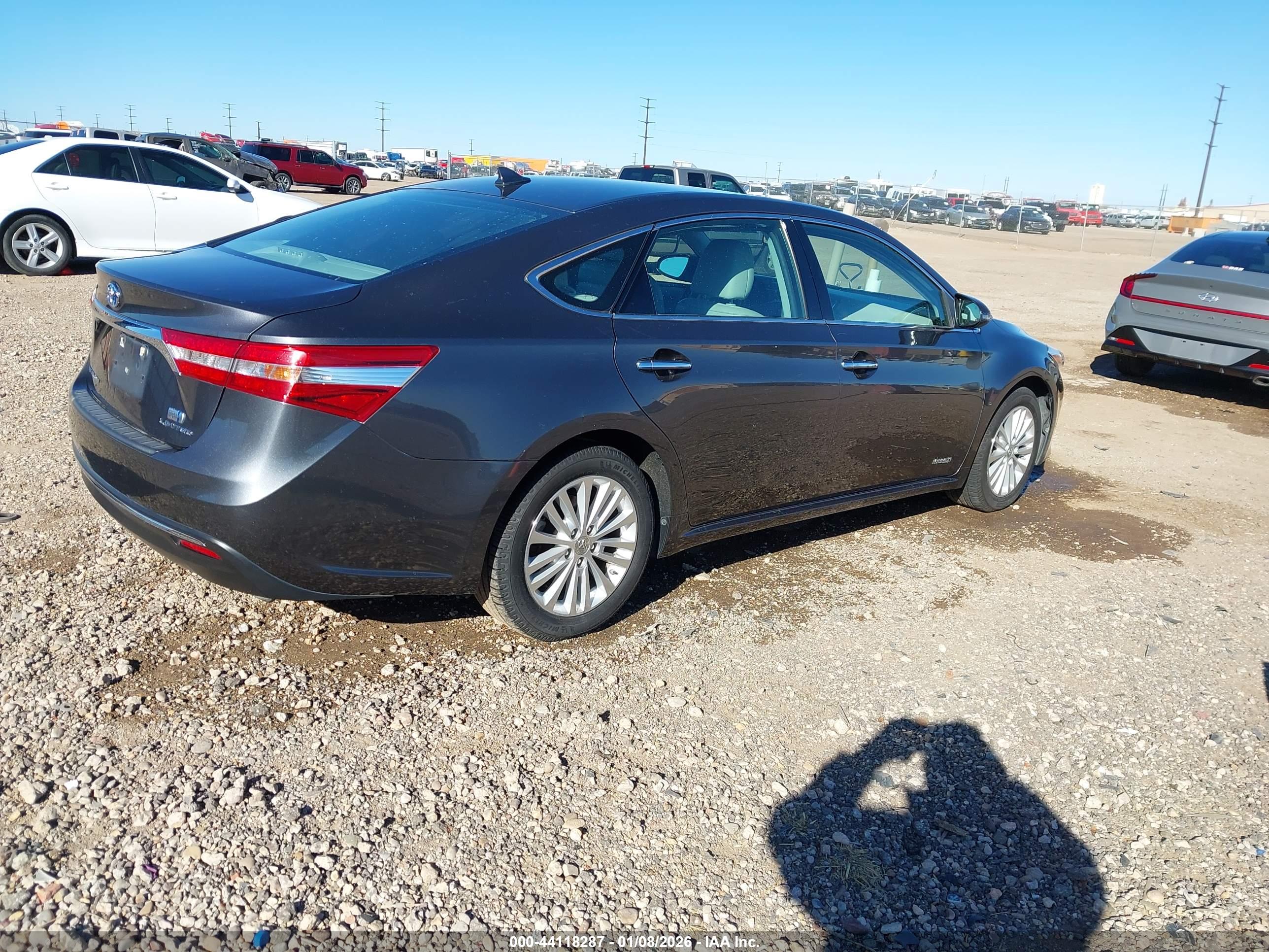 TOYOTA AVALON image 4