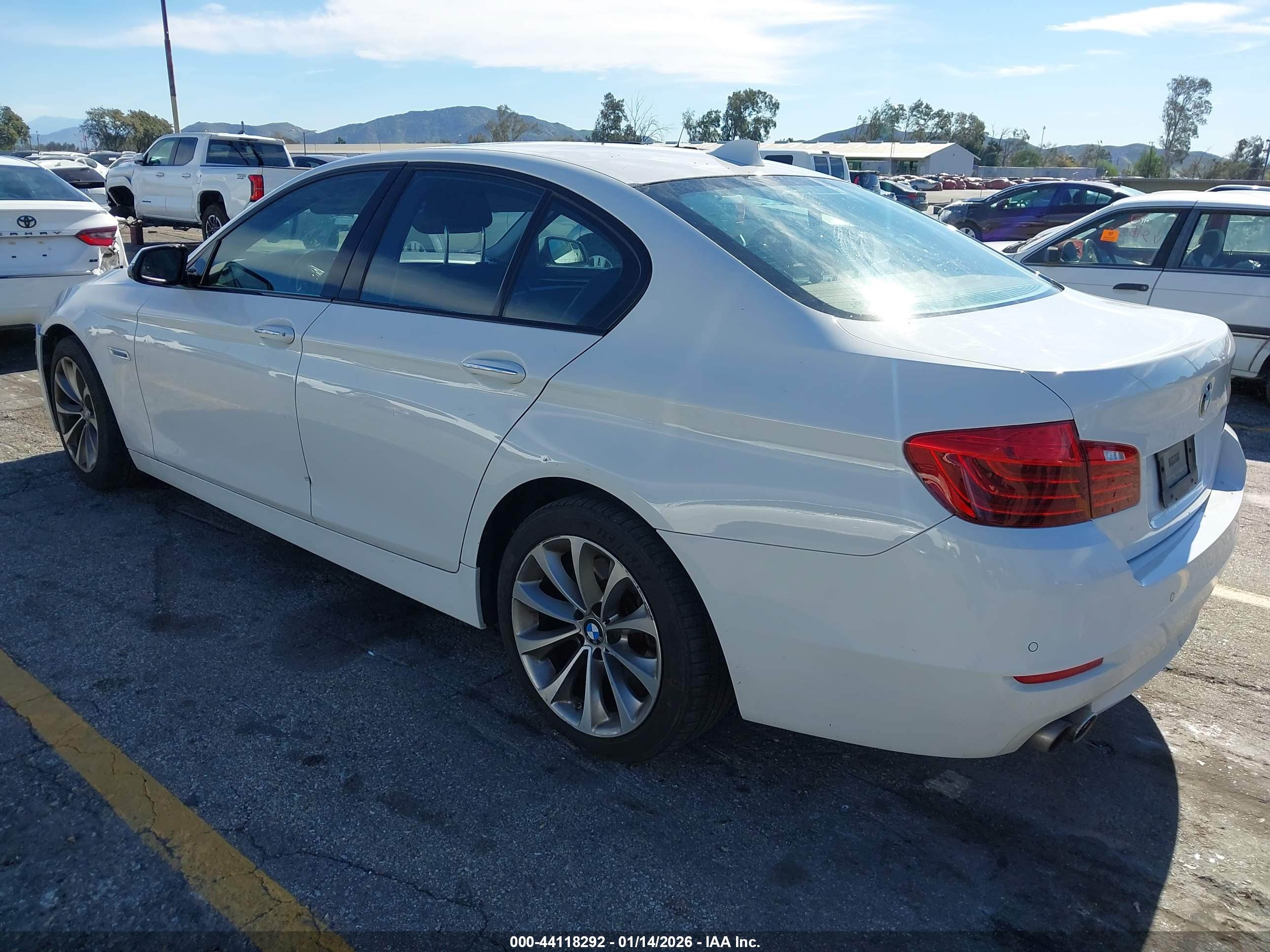 BMW 528I image 3
