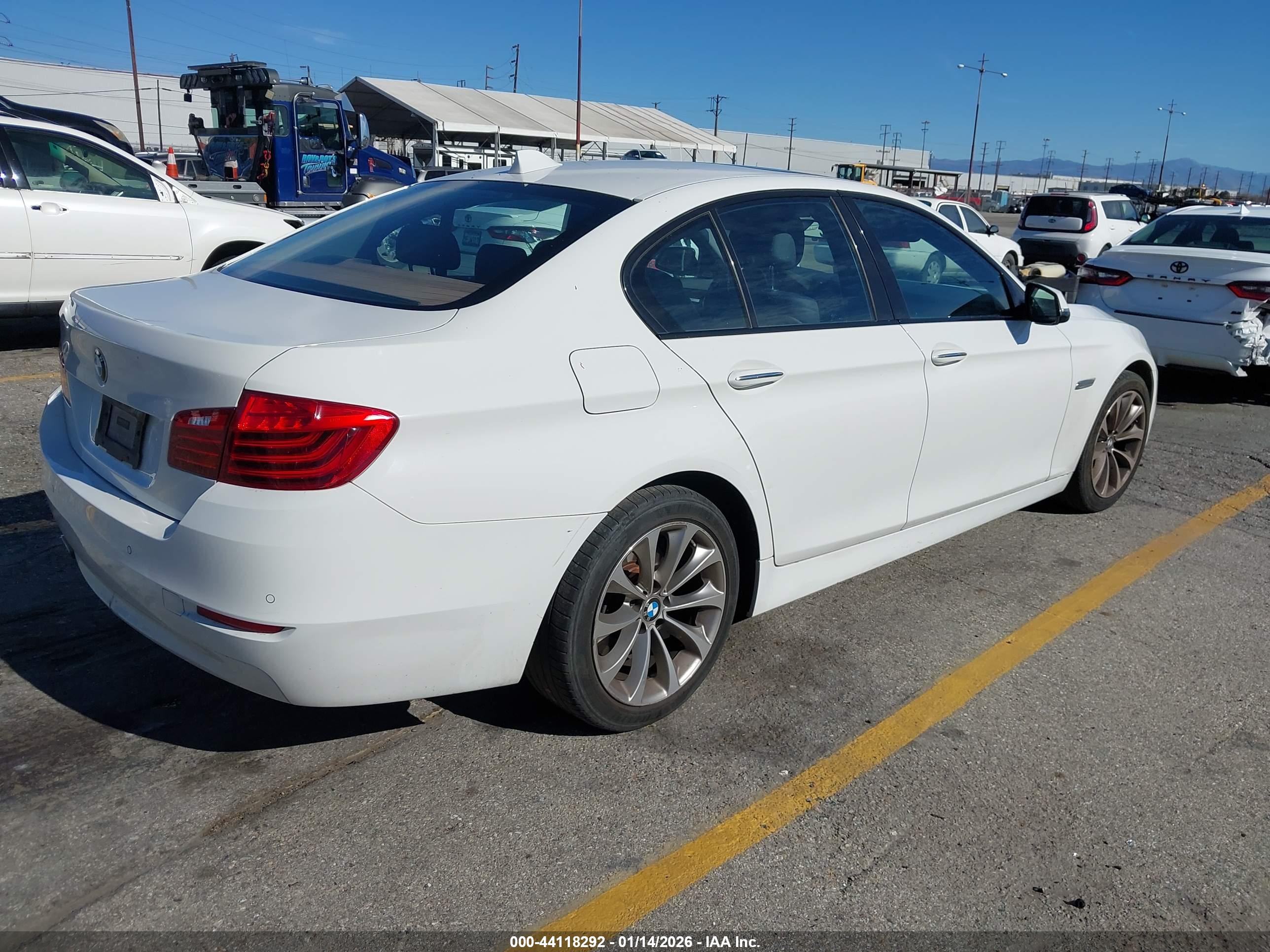 BMW 528I image 4