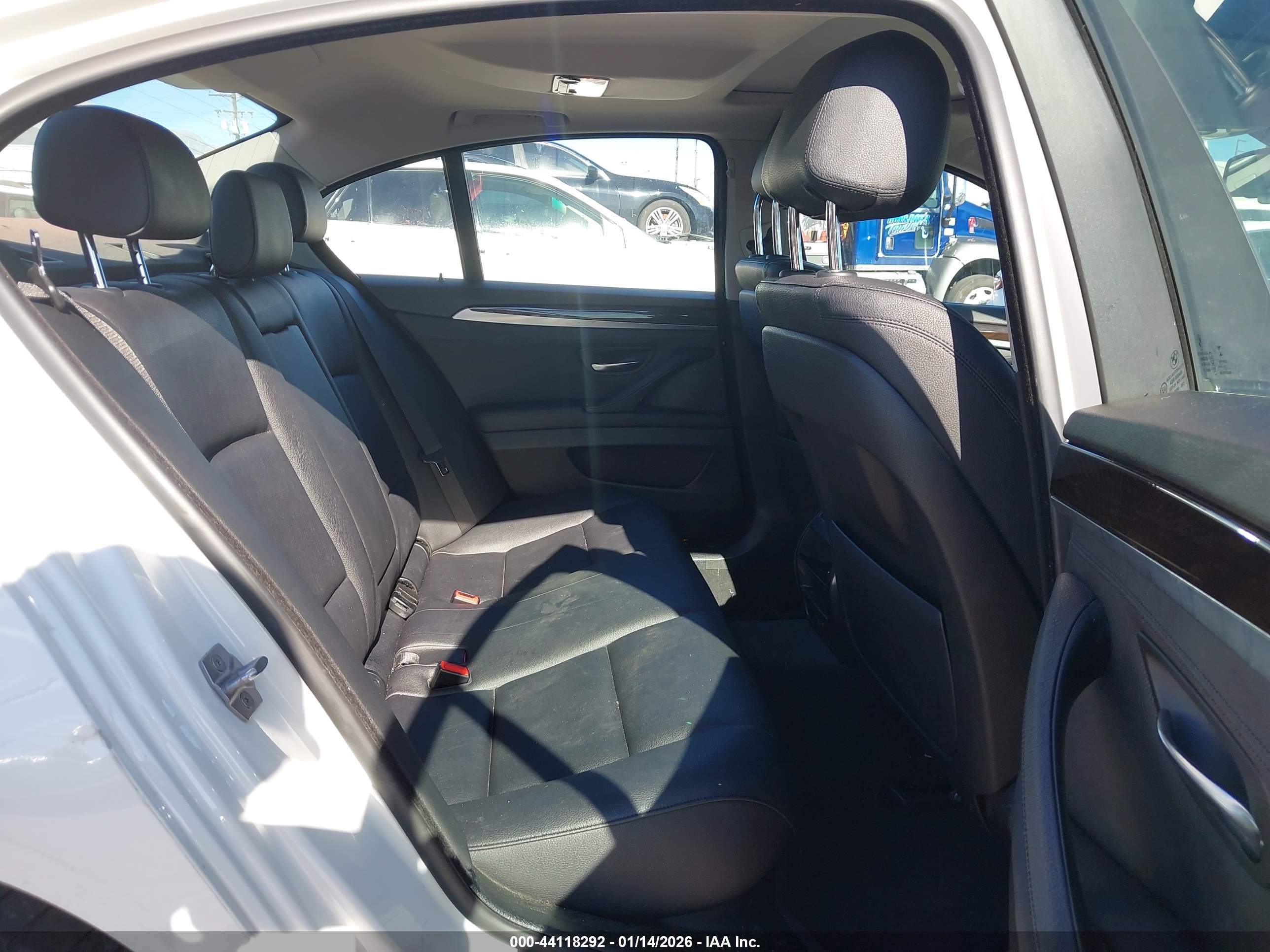 BMW 528I image 8