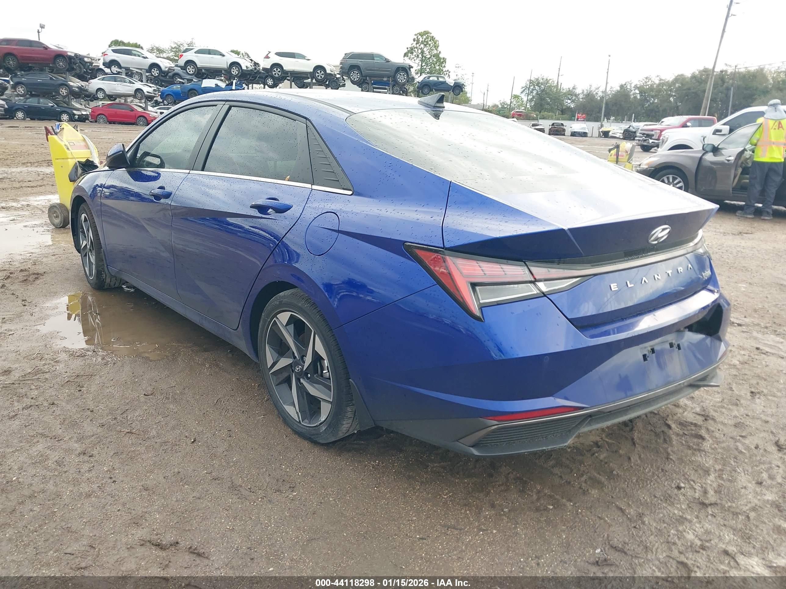 HYUNDAI ELANTRA image 3