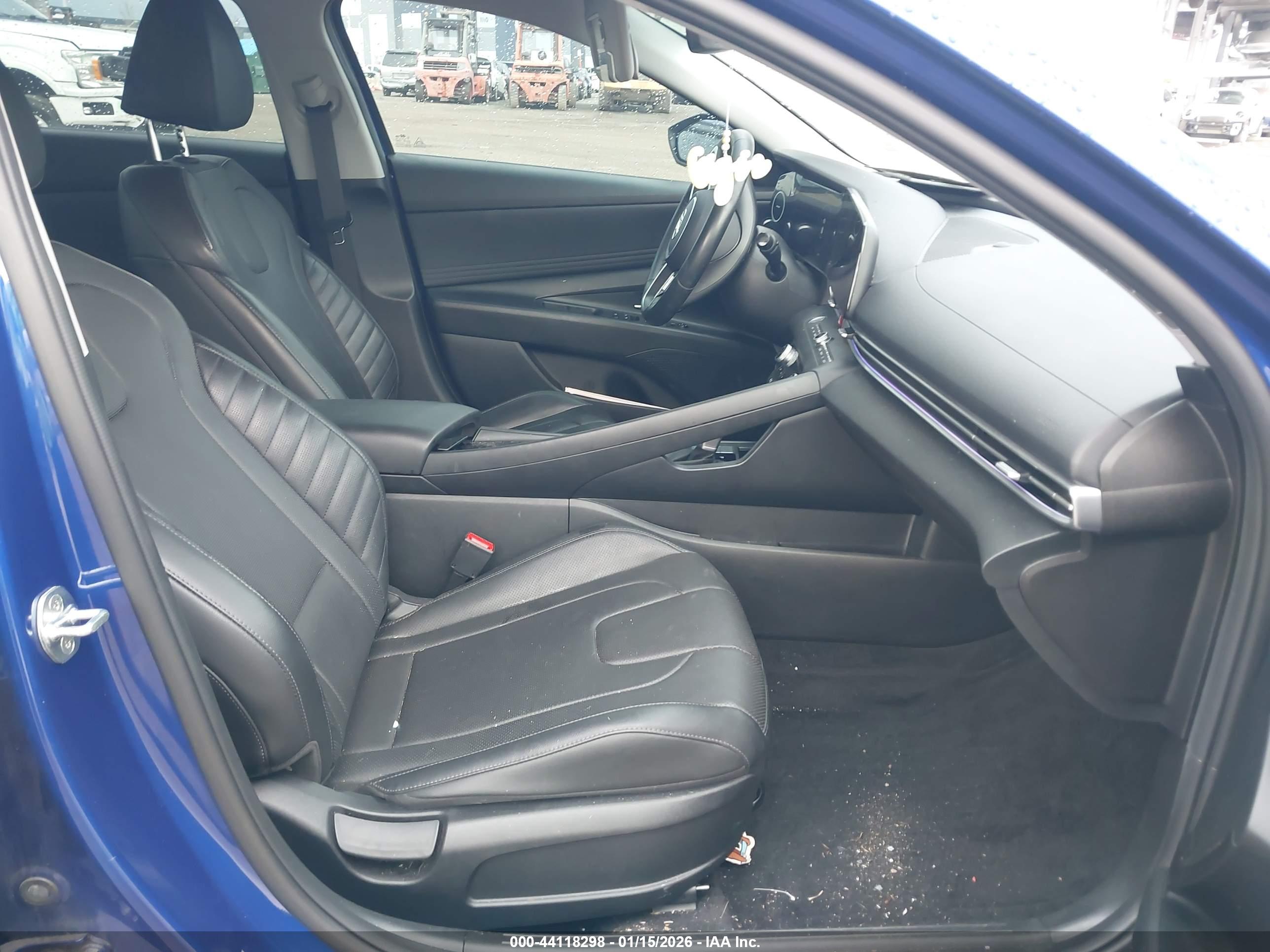 HYUNDAI ELANTRA image 5