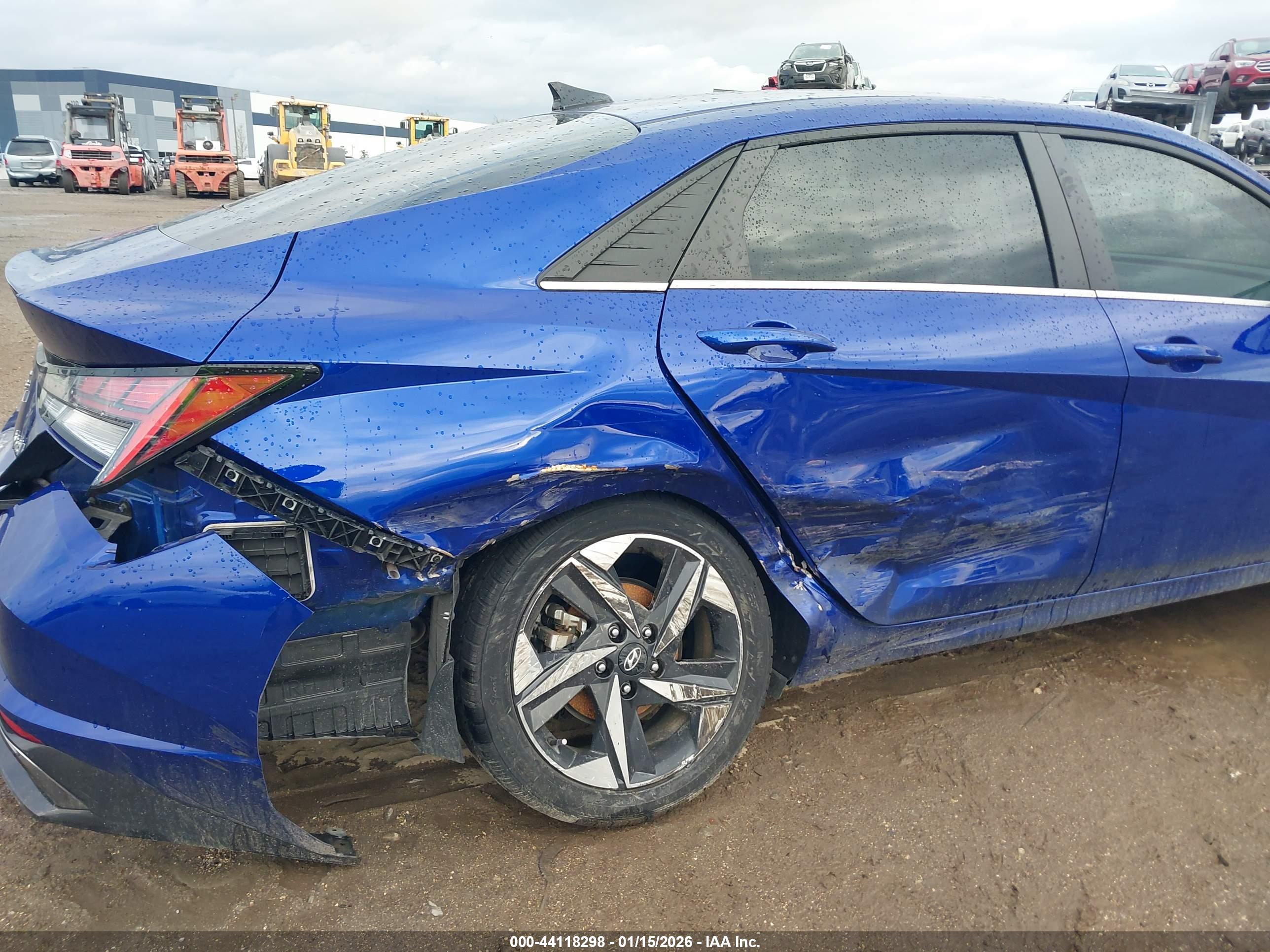 HYUNDAI ELANTRA image 6