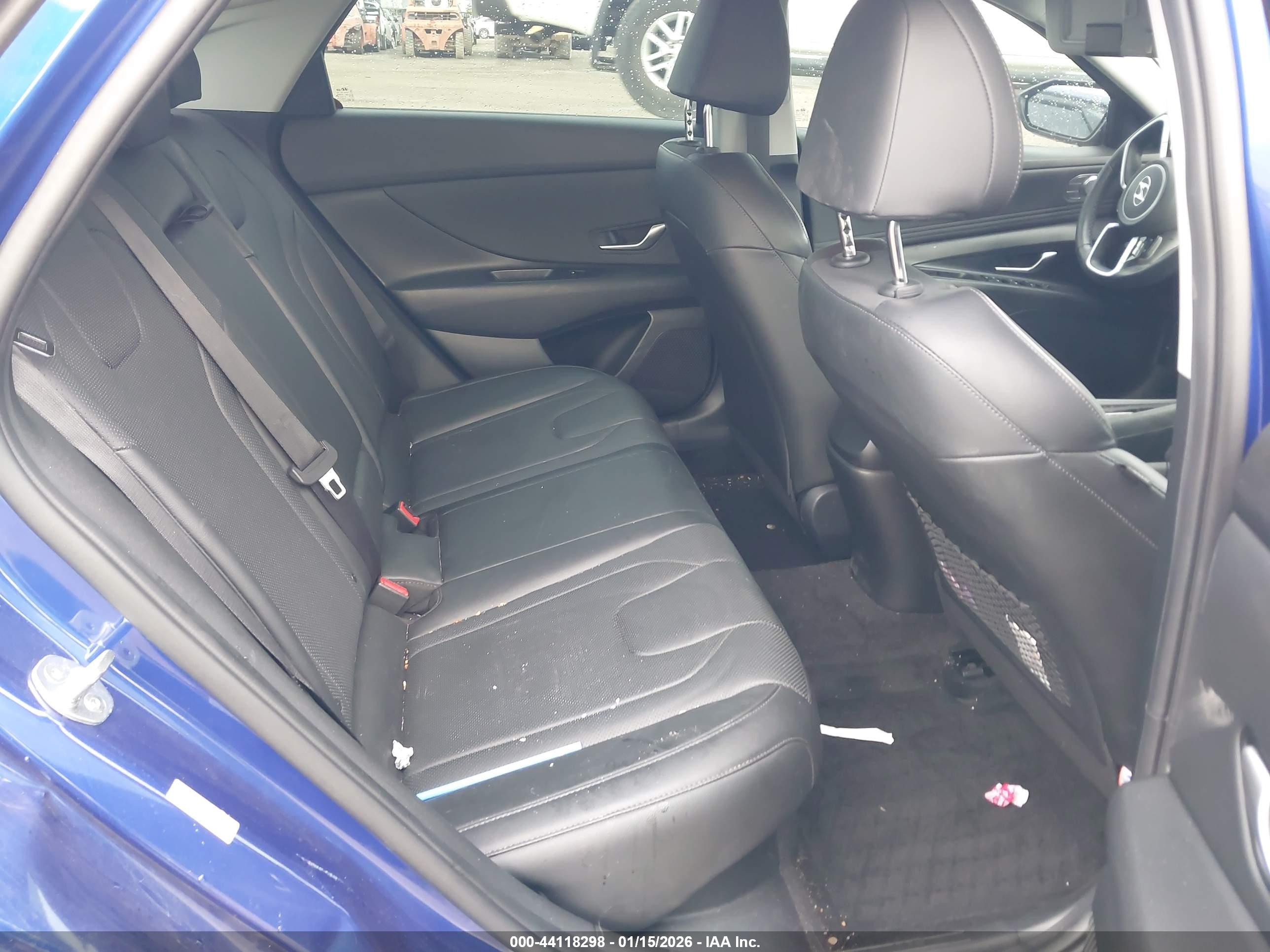 HYUNDAI ELANTRA image 8