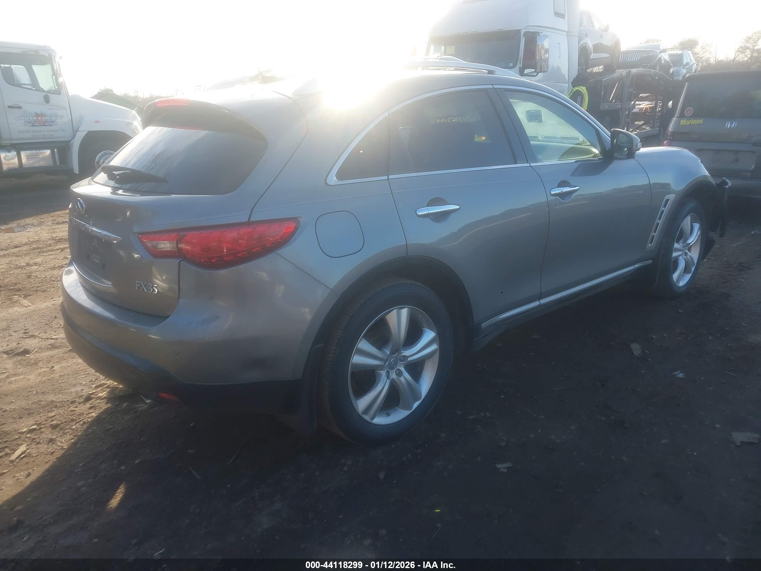 INFINITI FX35 image 4