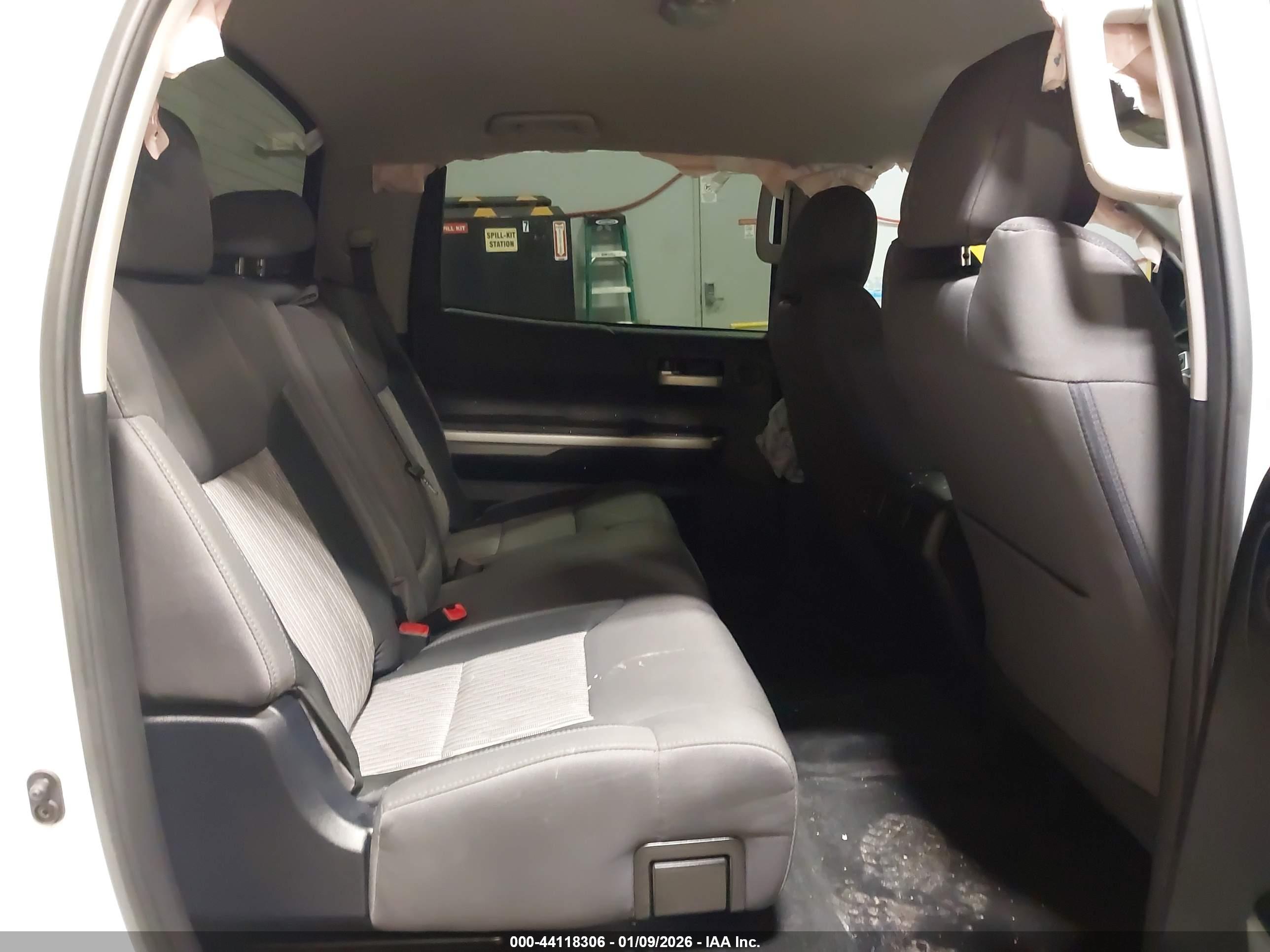 TOYOTA TUNDRA image 8
