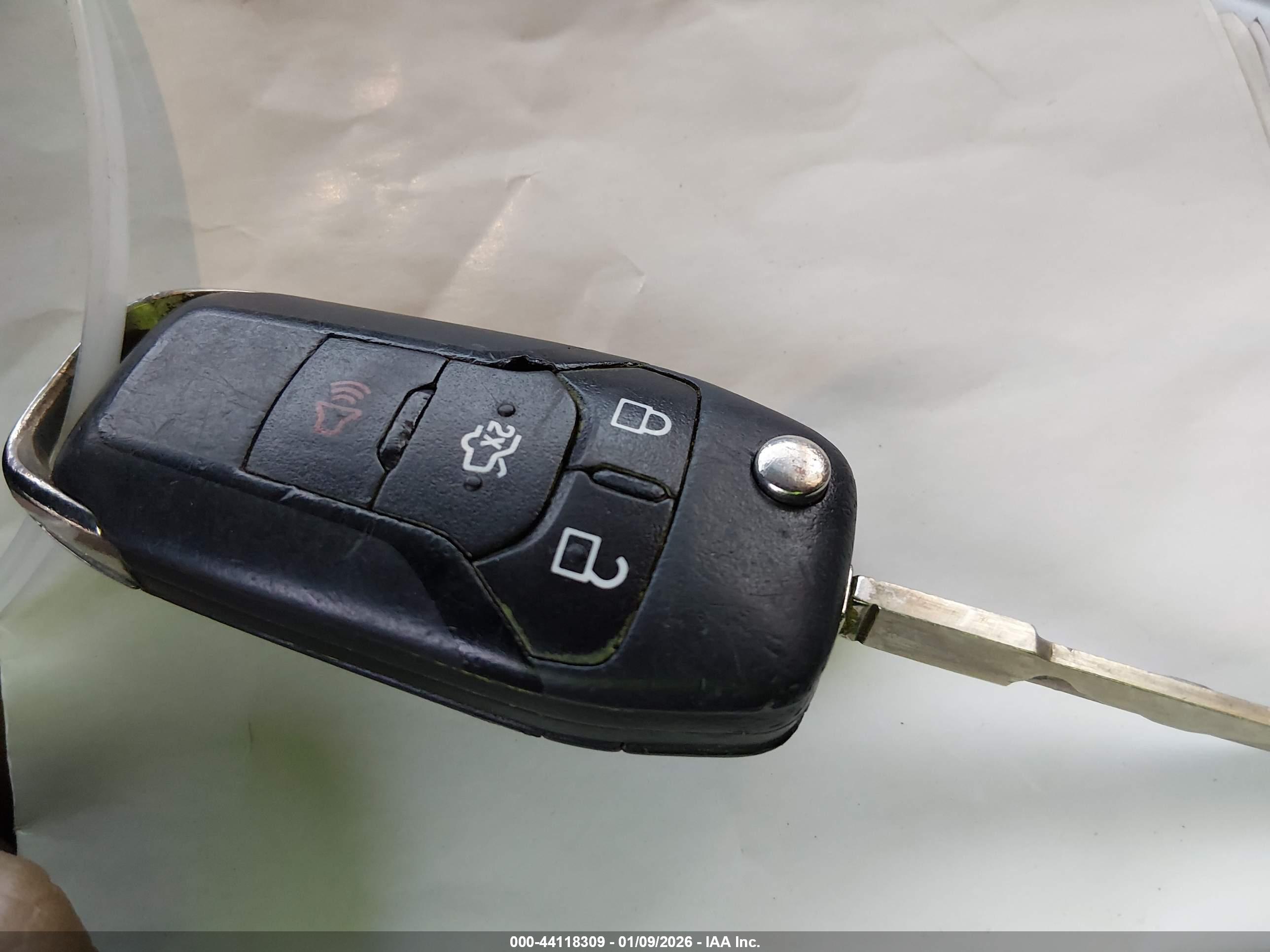 FORD FUSION image 11