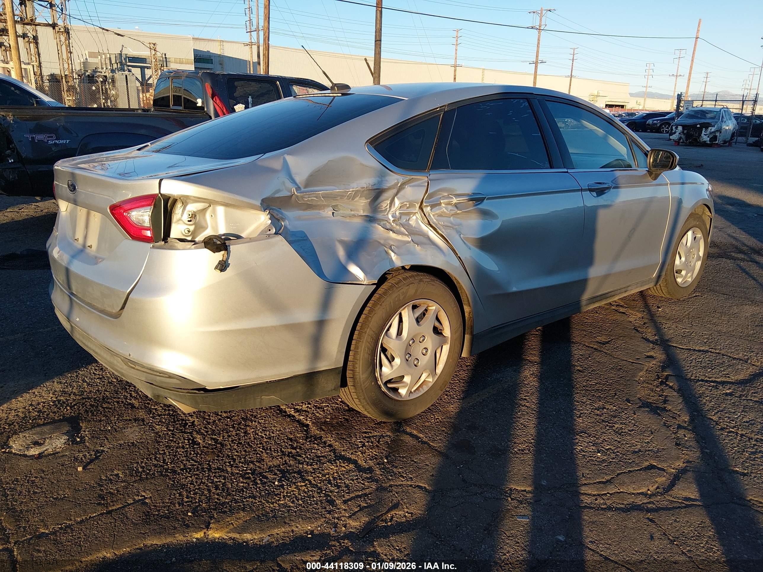 FORD FUSION image 4