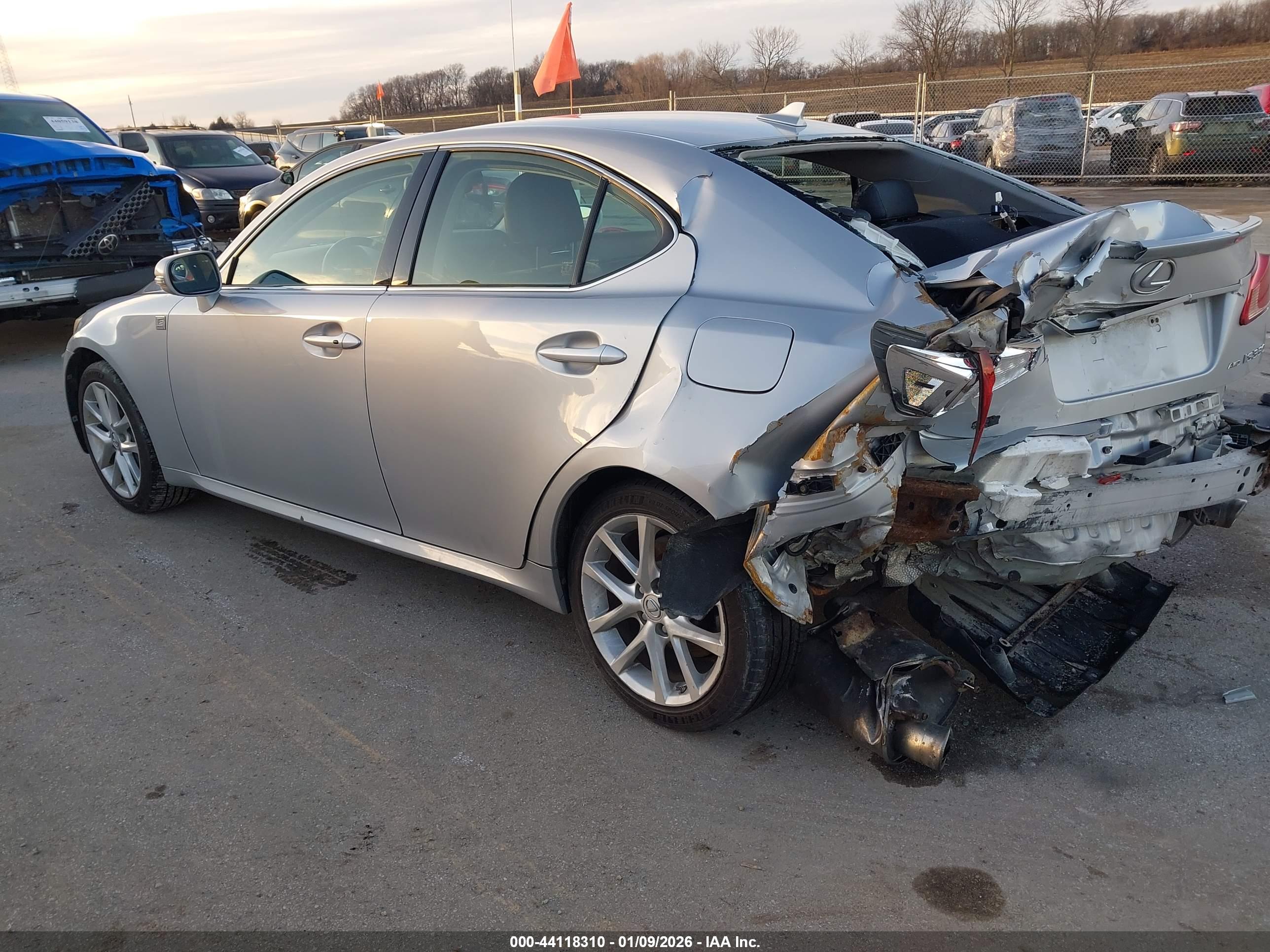 LEXUS IS image 3