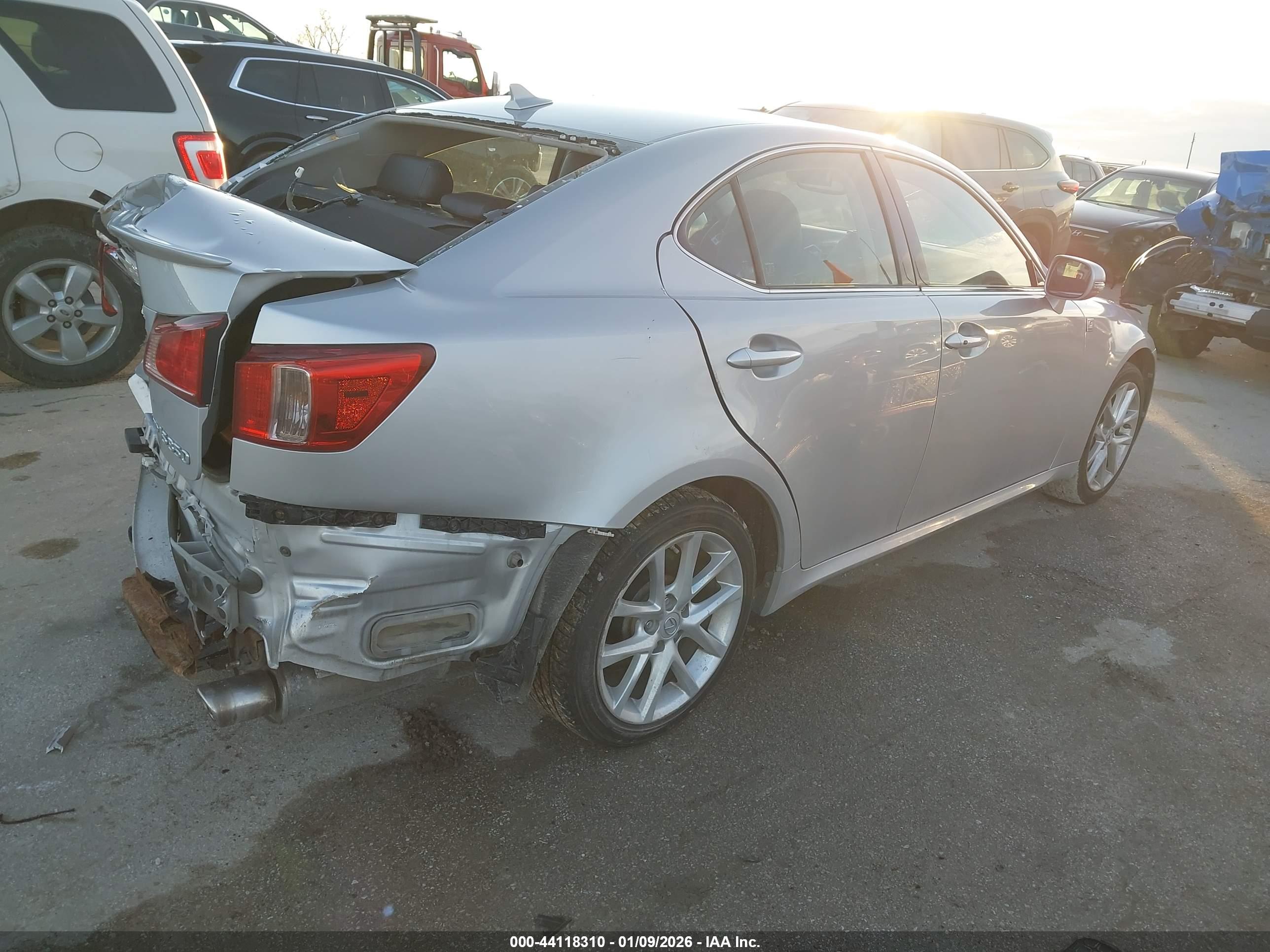 LEXUS IS image 4