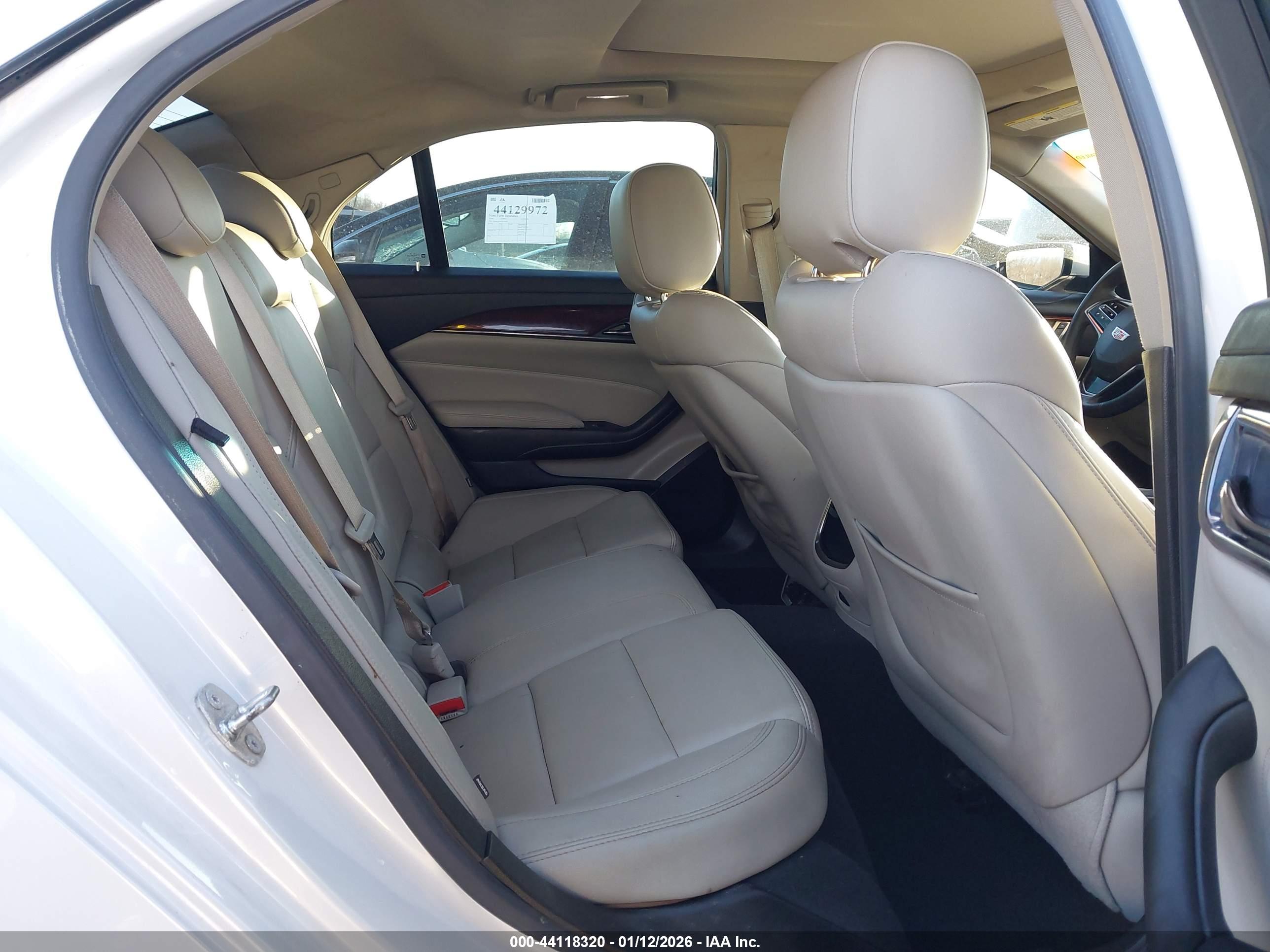 CADILLAC CTS image 8