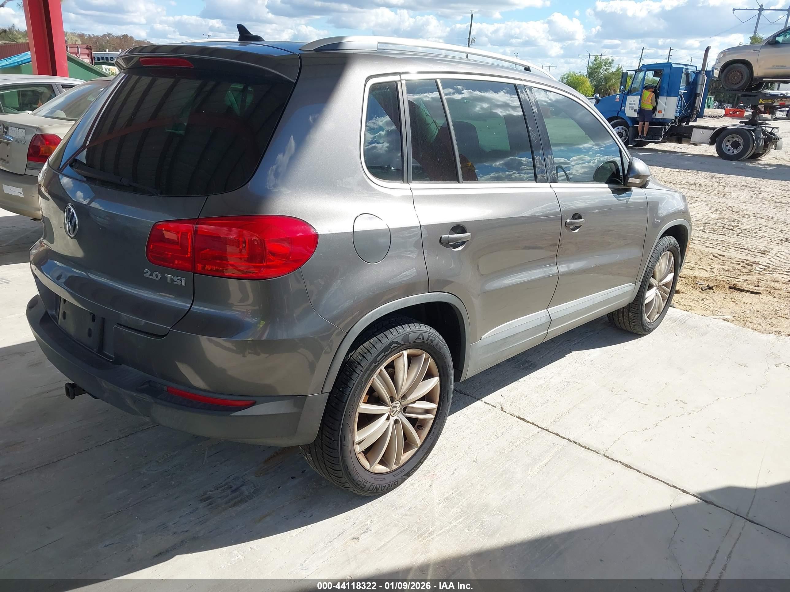 VOLKSWAGEN TIGUAN image 4
