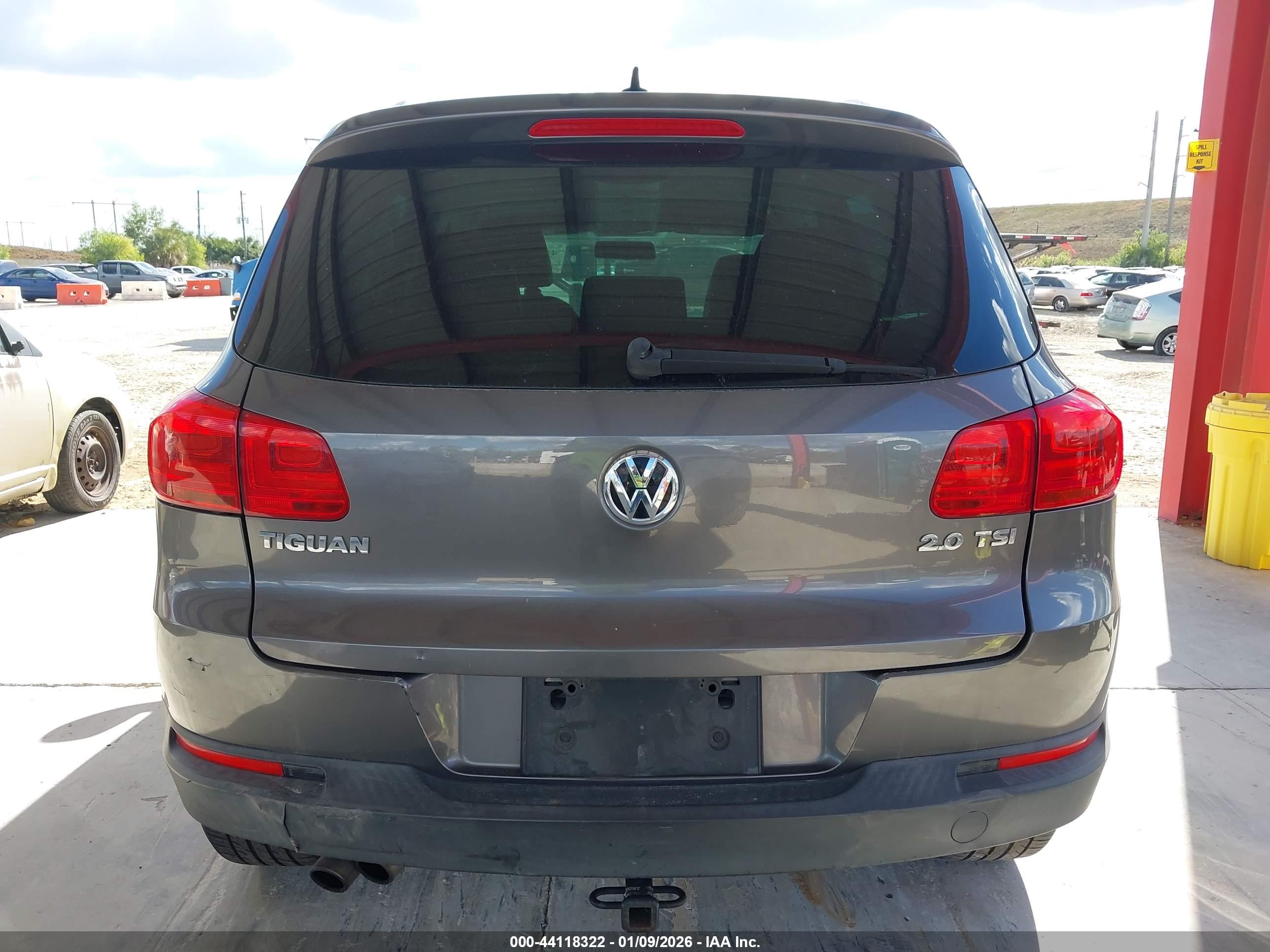 VOLKSWAGEN TIGUAN image 6