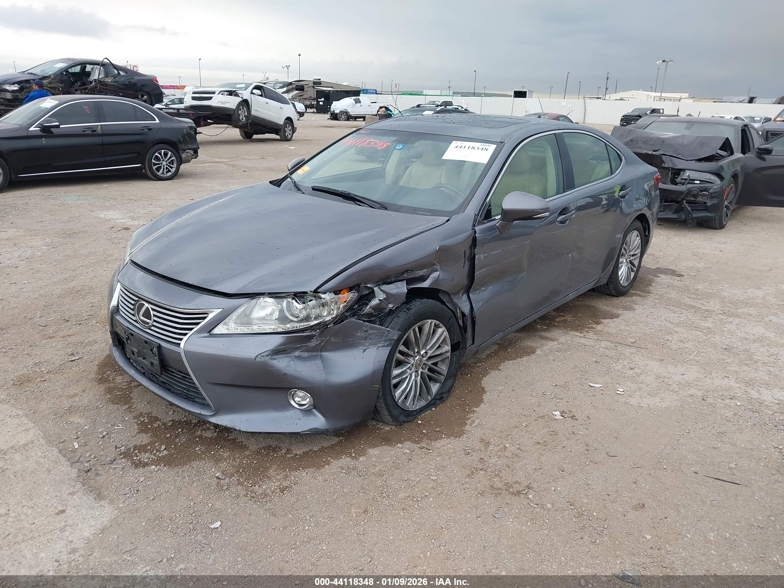 LEXUS ES image 2