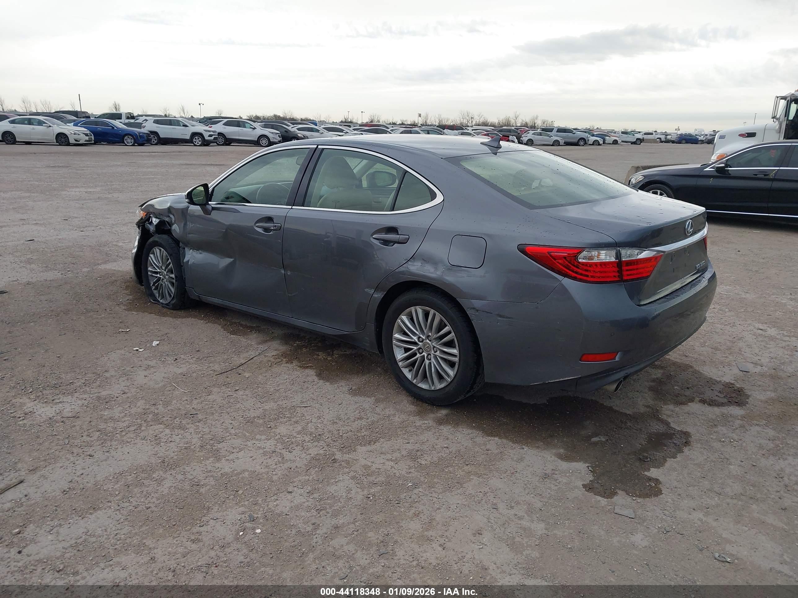 LEXUS ES image 3
