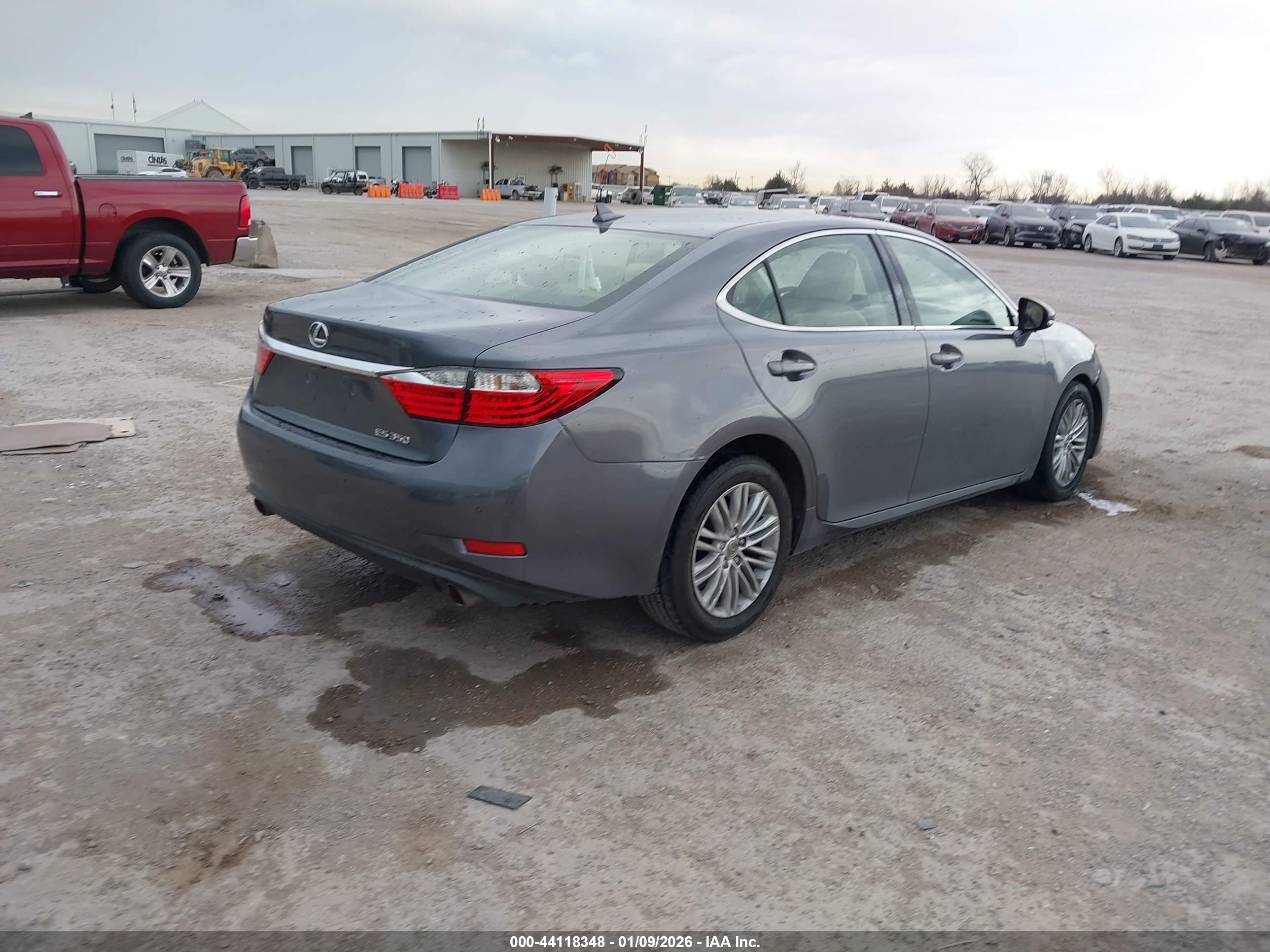 LEXUS ES image 4