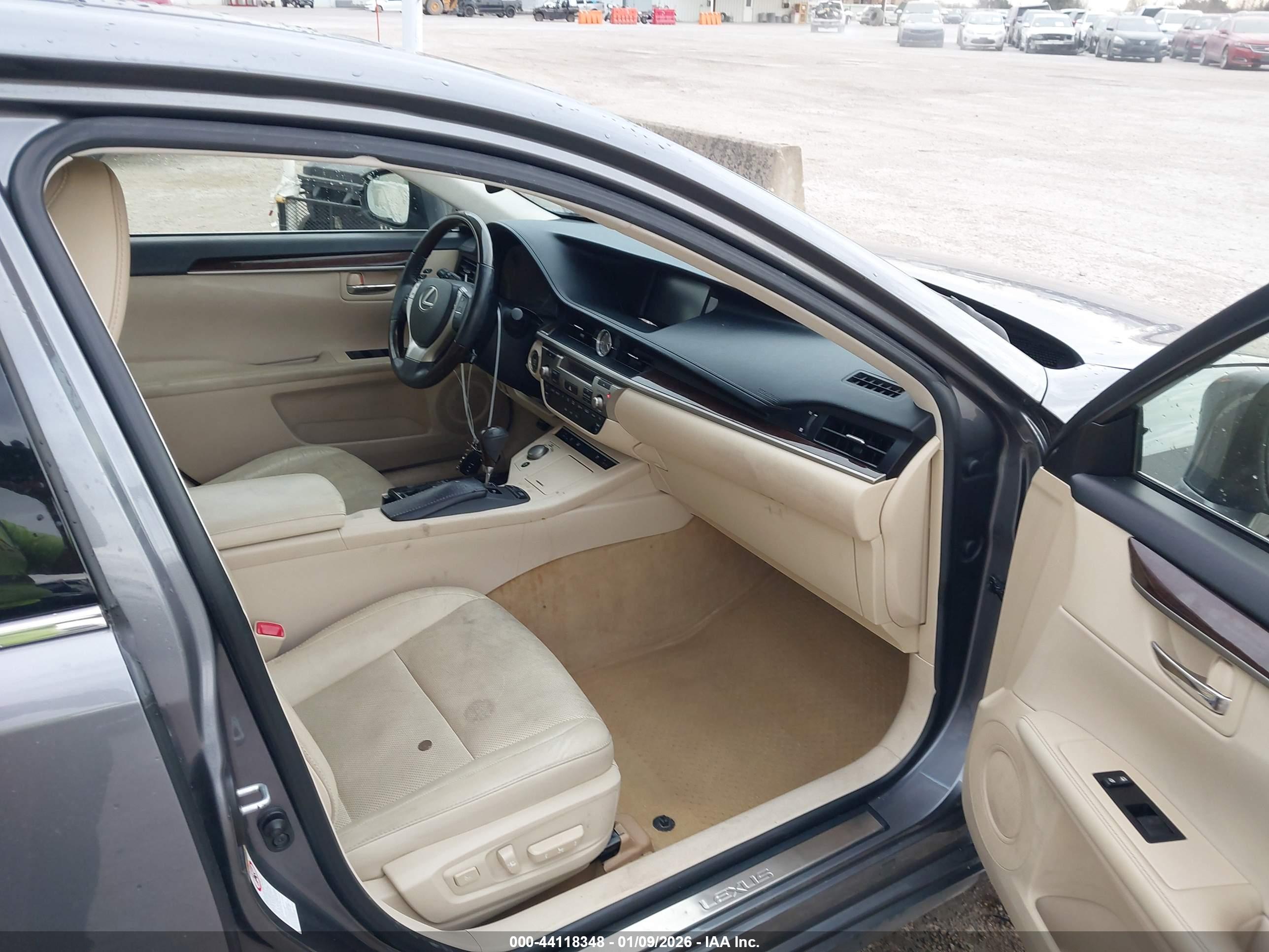 LEXUS ES image 5
